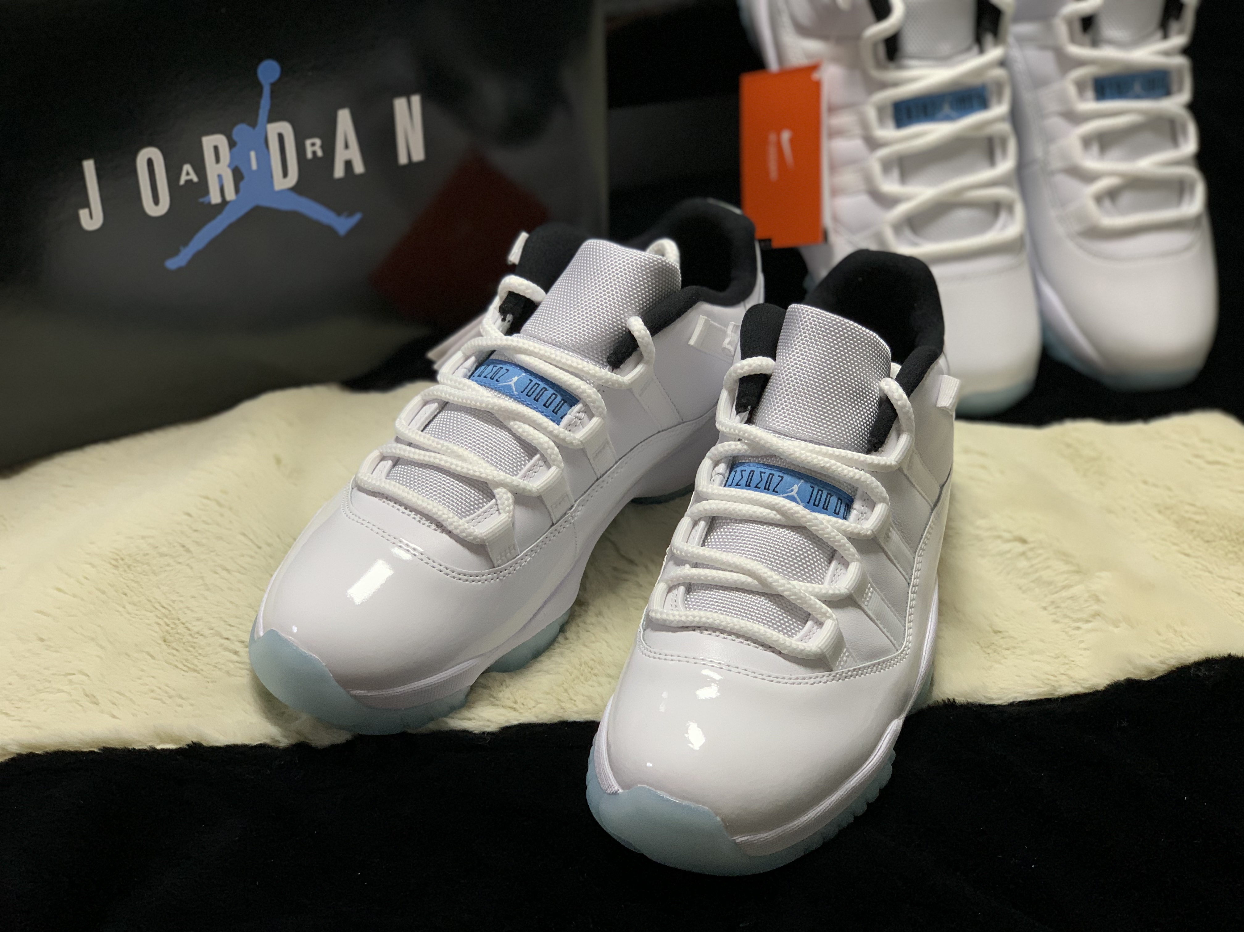 Jordan 11 Retro Low Legend Blue 착용 스타일 - 5