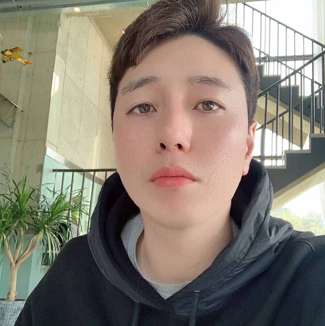 IAB Studio Woven Hoodie Black 착용 스타일 - 3