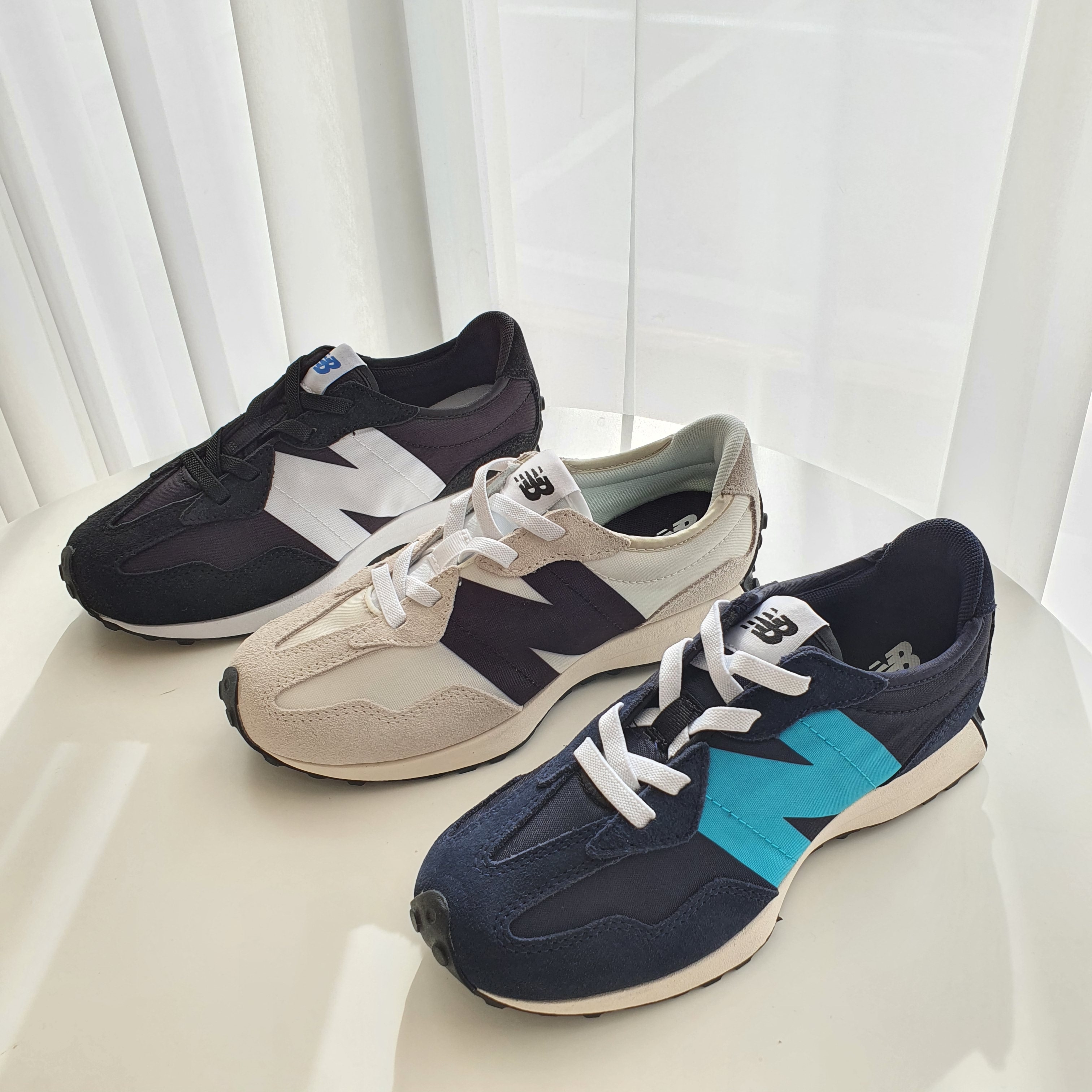(PS) New Balance 327 White Black, (PS) New Balance 327 Black 착용 스타일