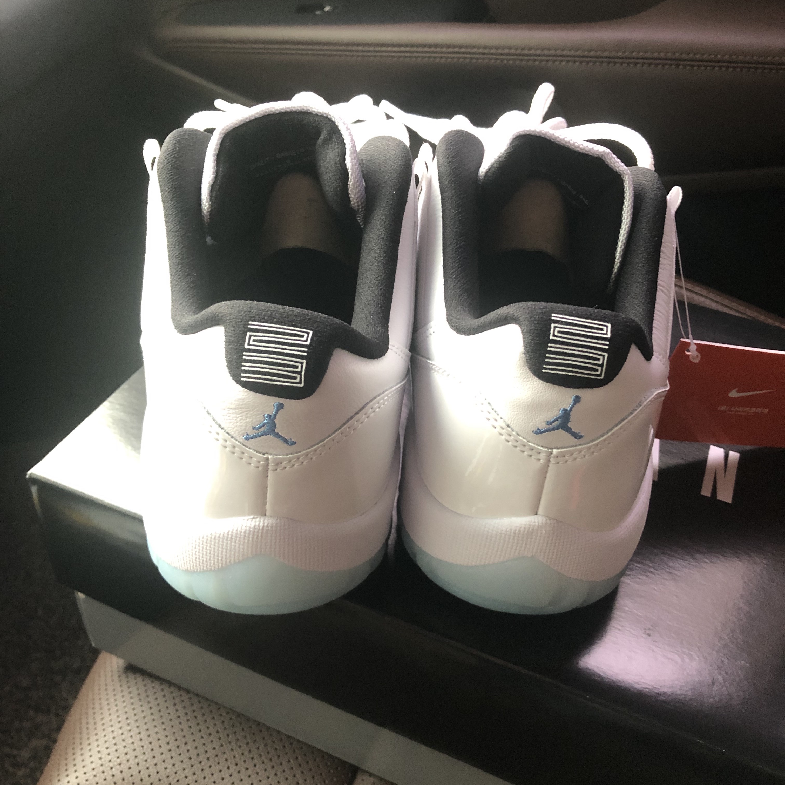 Jordan 11 Retro Low Legend Blue 착용 스타일 - 5