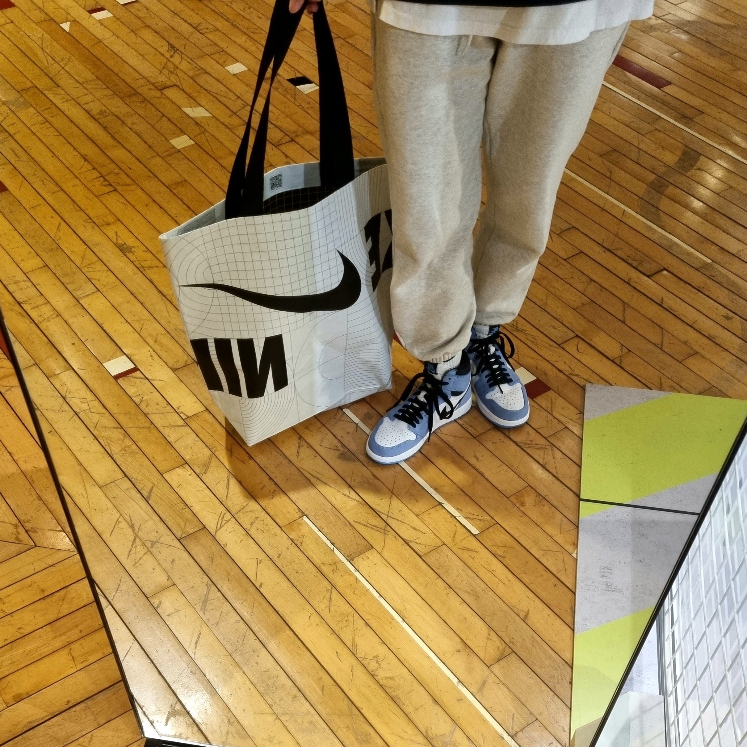 Nike x Kim Jones Reversible Wind Breaker Navy - US/EU, Jordan 1 Retro High OG University Blue 착용 스타일 - 3