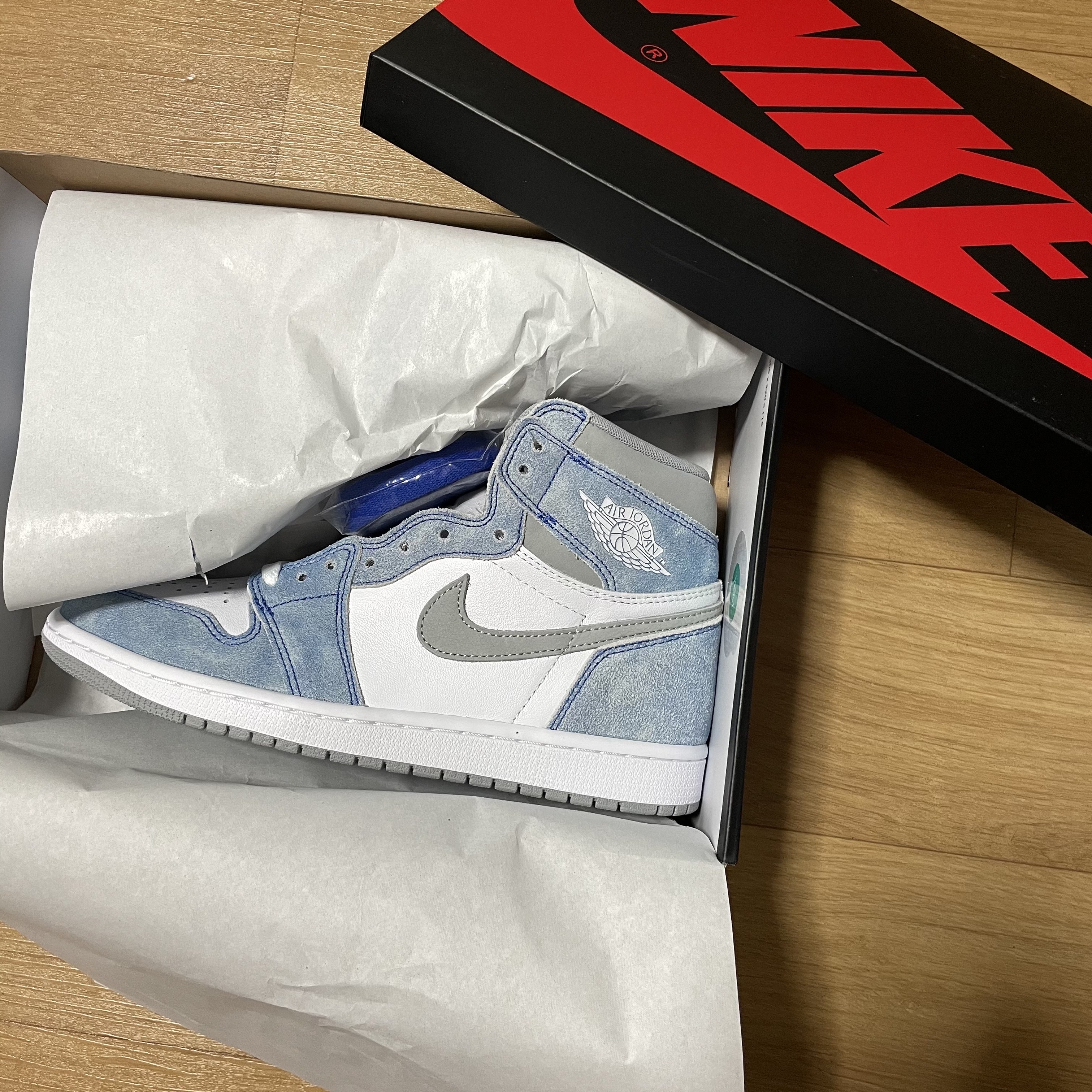 Jordan 1 Retro High OG Hyper Royal 착용 스타일 - 1