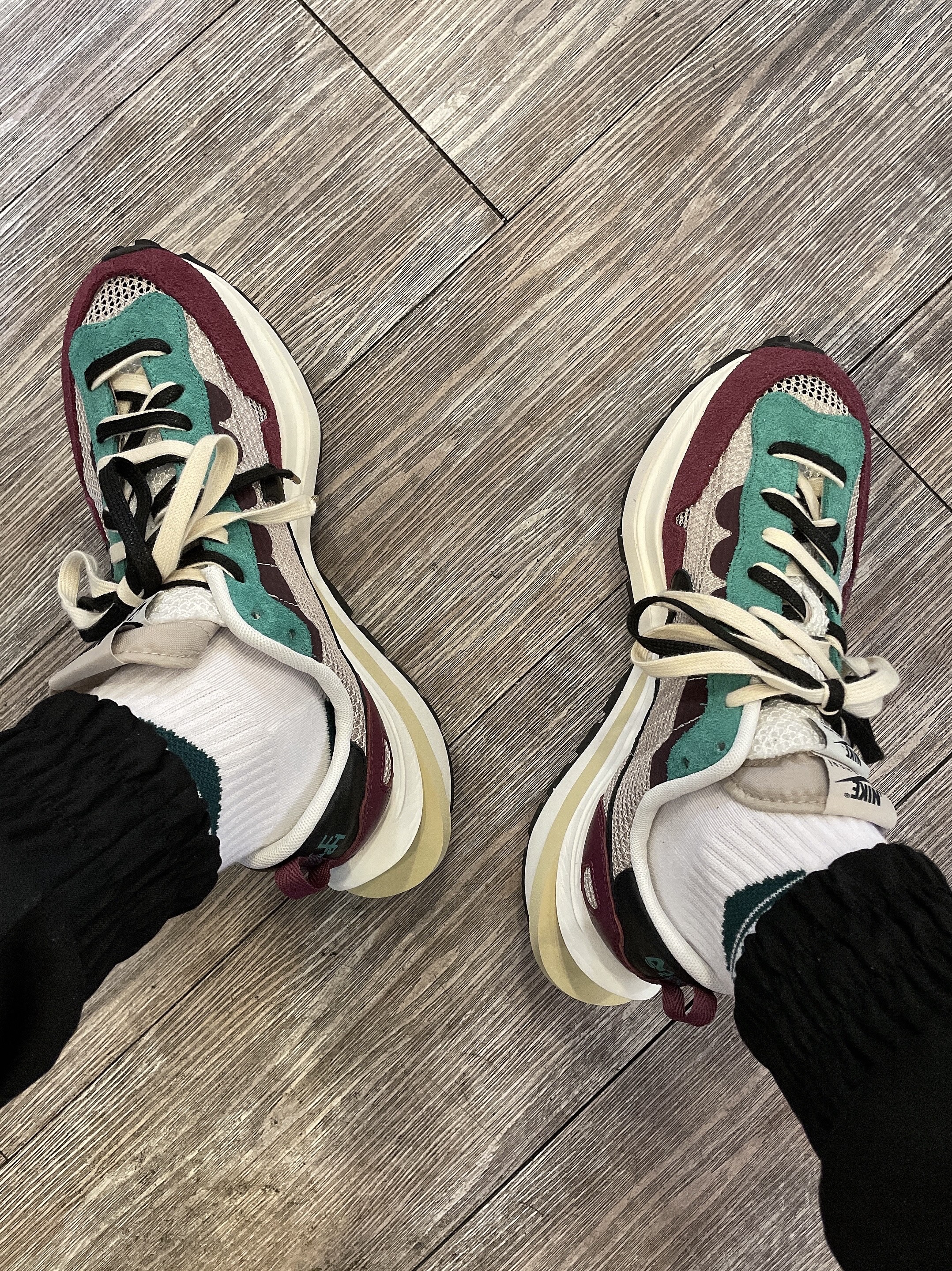 Nike x Sacai VaporWaffle String & Black Villain Red 착용 스타일