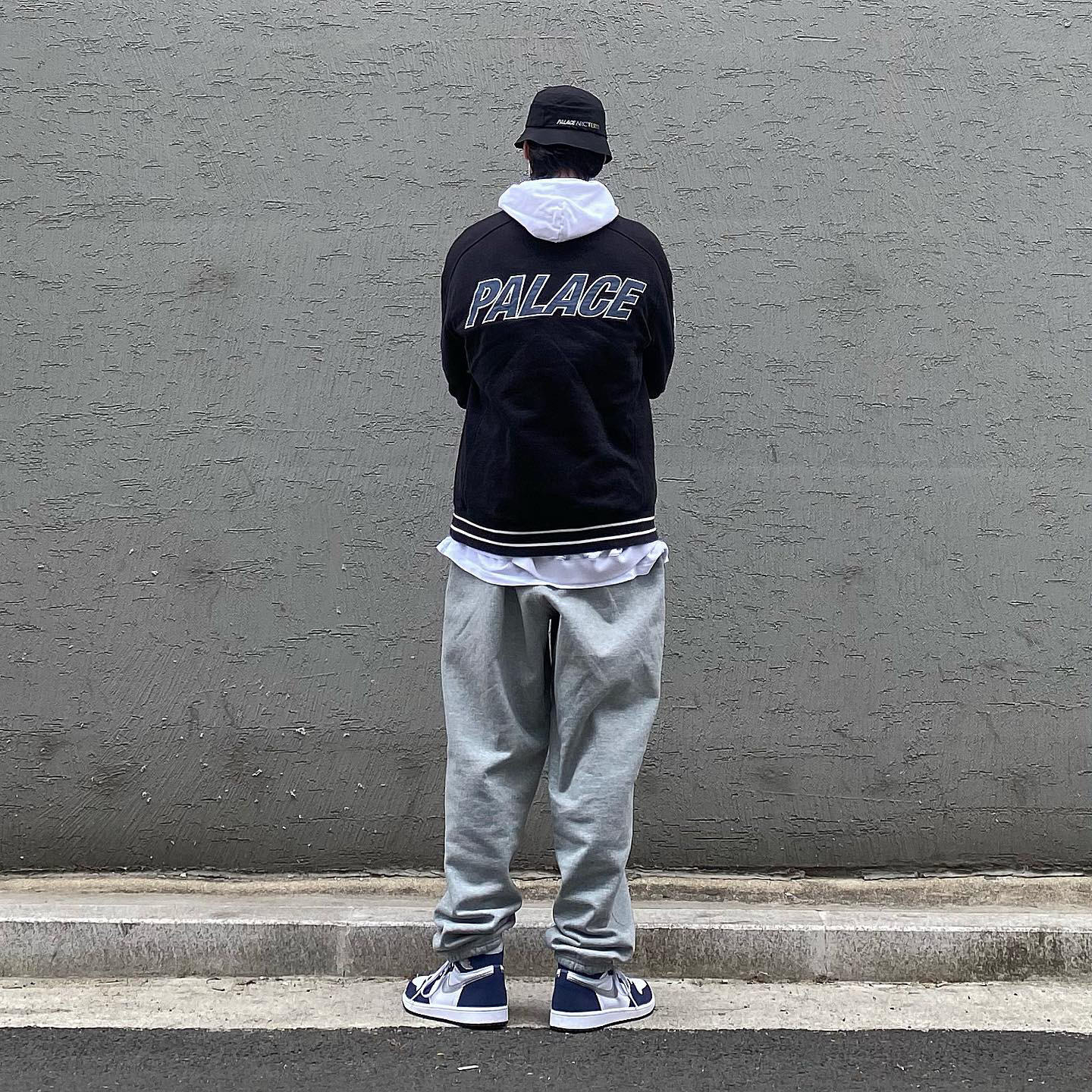 Jordan 1 Retro High OG CO.JP Midnight Navy, Palace x Arc'teryx Sinsolo Hat Black - 20FW 착용 스타일 - 1