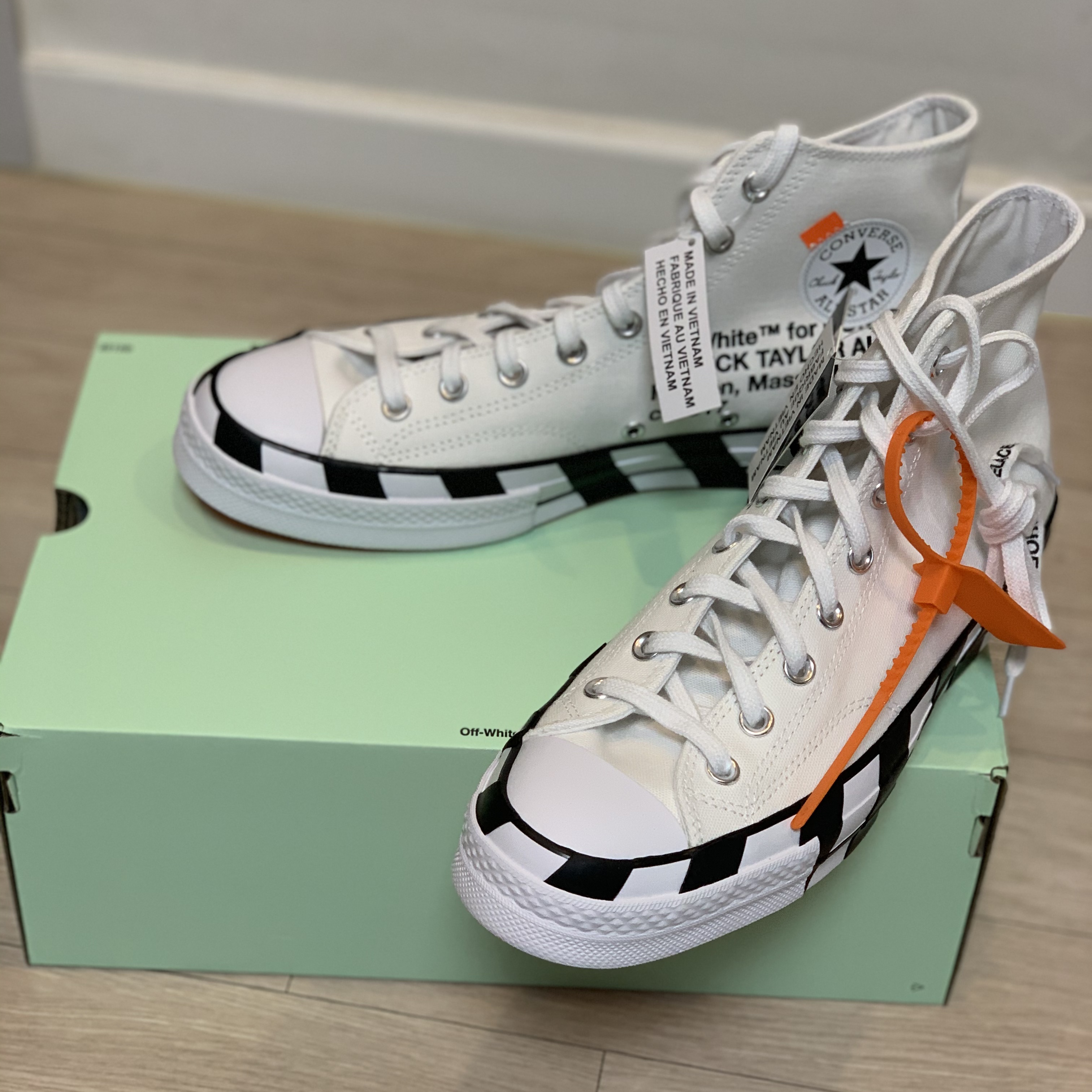 Converse x Off-White Chuck 70 High V2 2021 착용 스타일 - 4