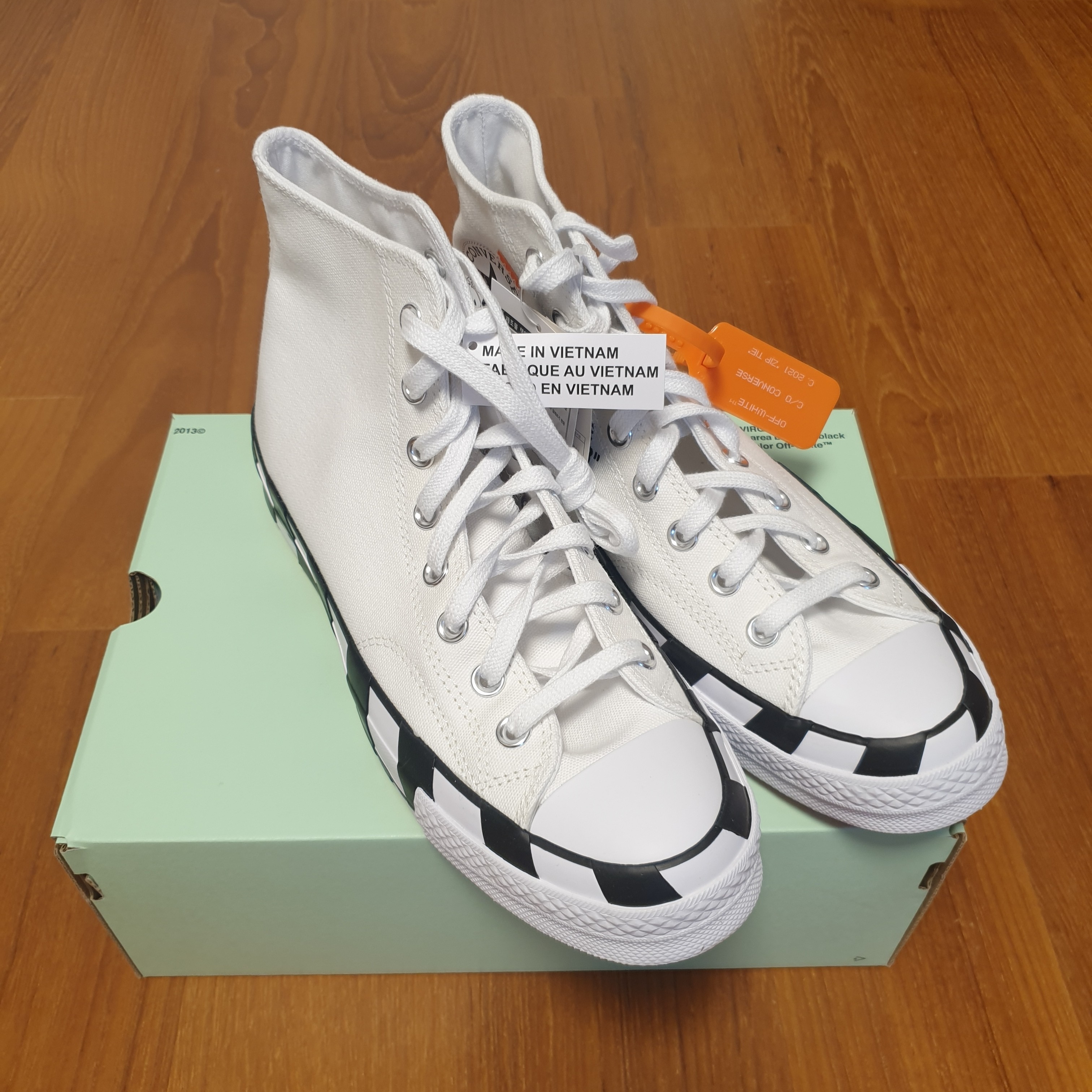 Converse x Off-White Chuck 70 High V2 2021 착용 스타일 - 2