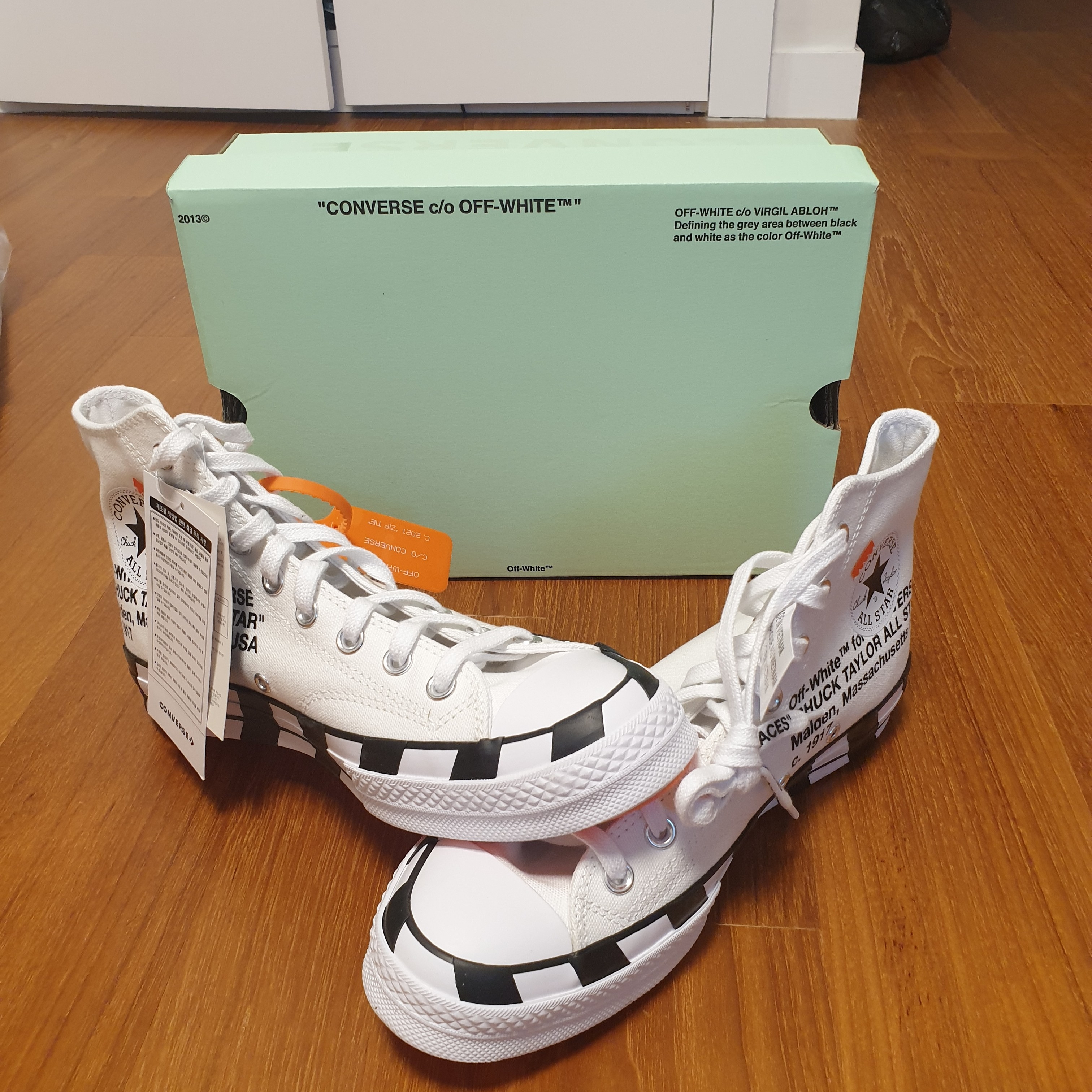 Converse x Off-White Chuck 70 High V2 2021 착용 스타일 - 3