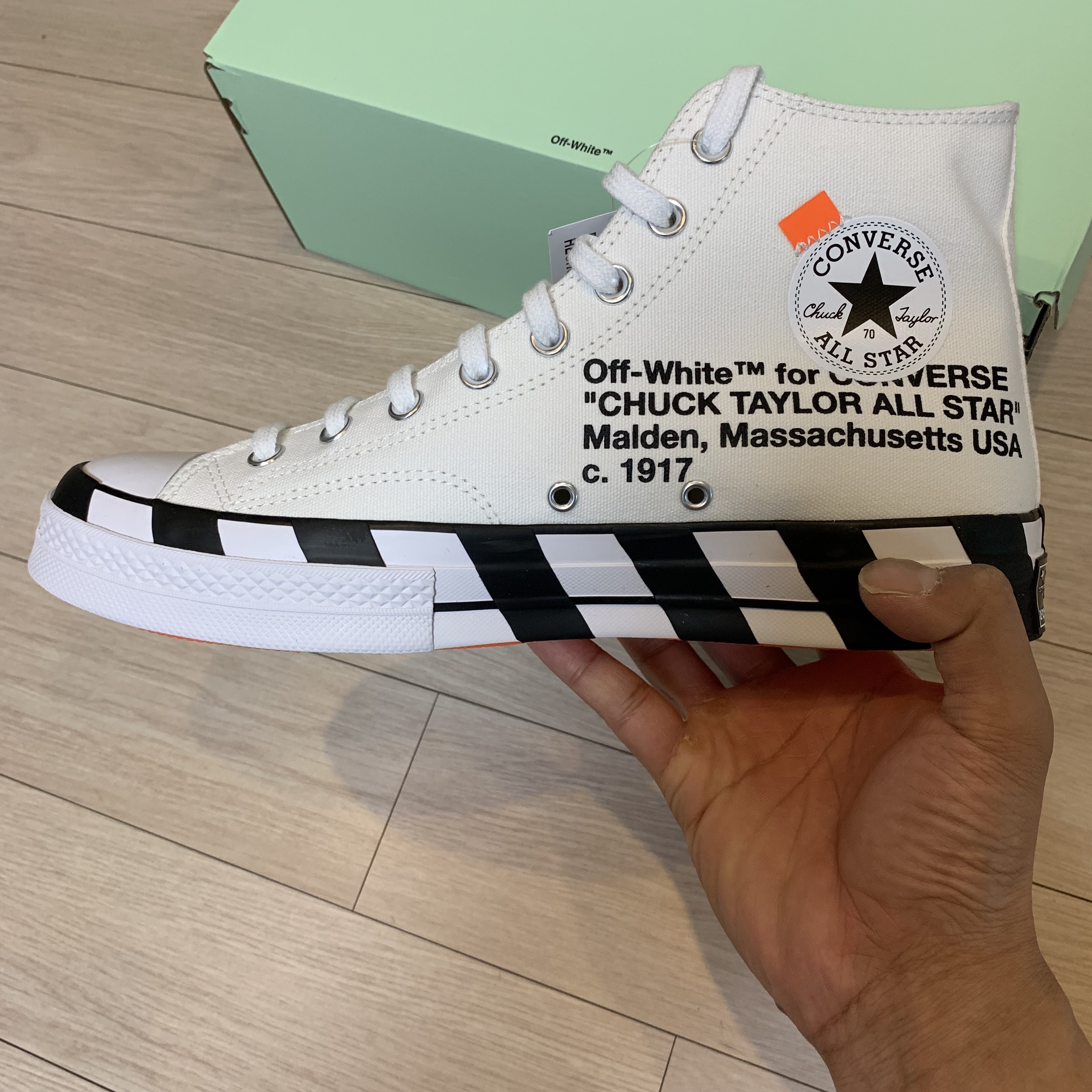Converse x Off-White Chuck 70 High V2 2021 착용 스타일 - 2