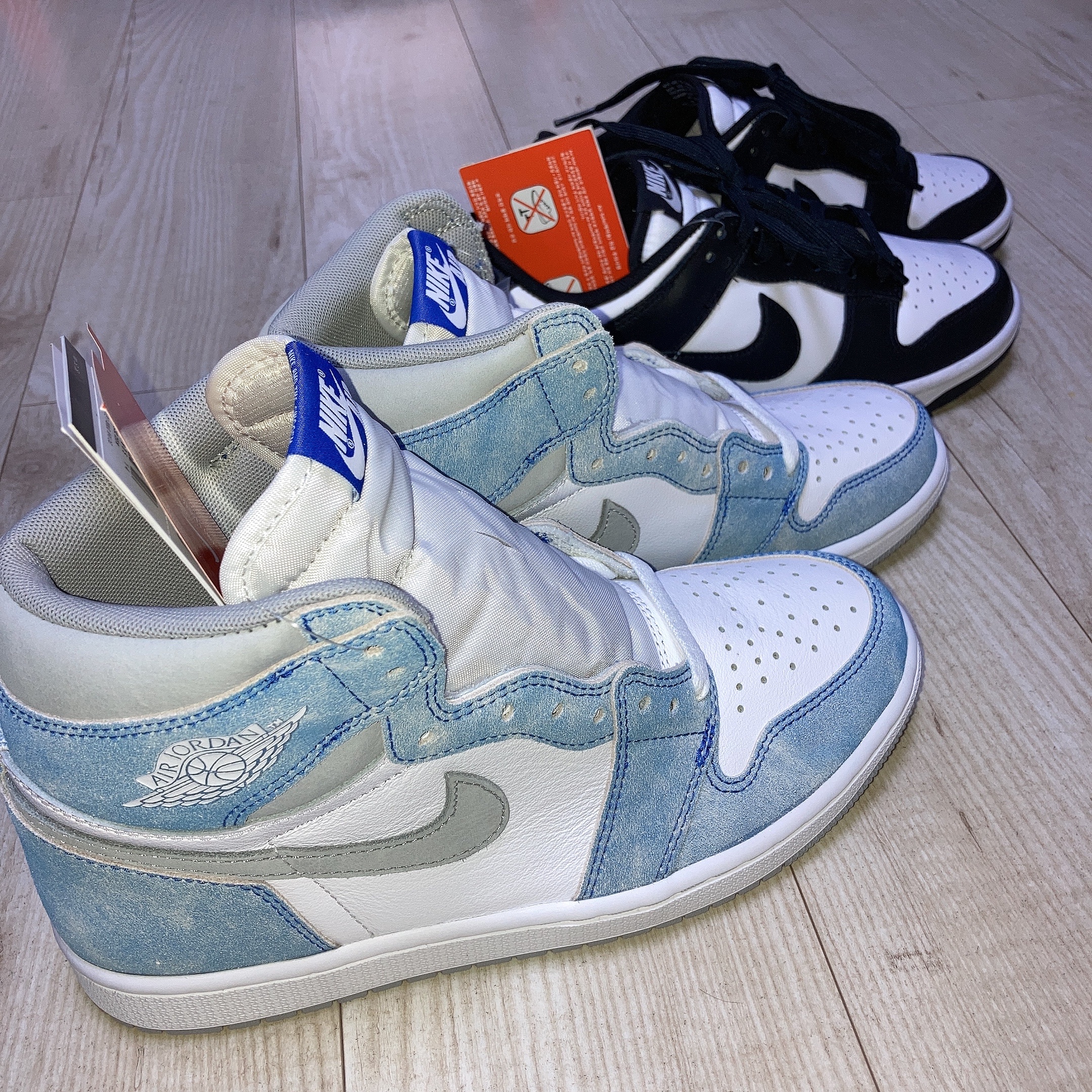 Jordan 1 Retro High OG Hyper Royal, Nike Dunk Low Retro Black 착용 스타일