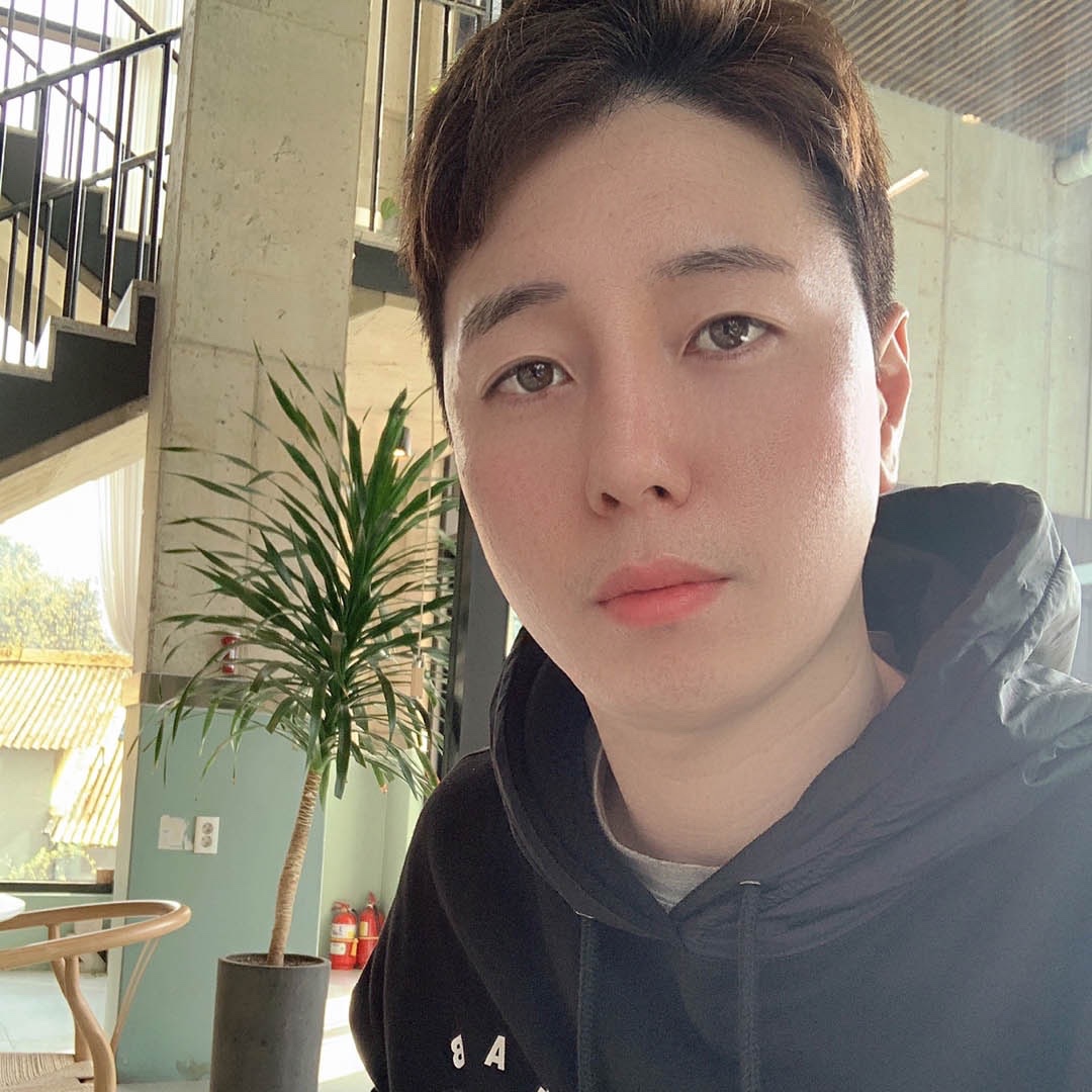 IAB Studio Woven Hoodie Black 착용 스타일 - 1