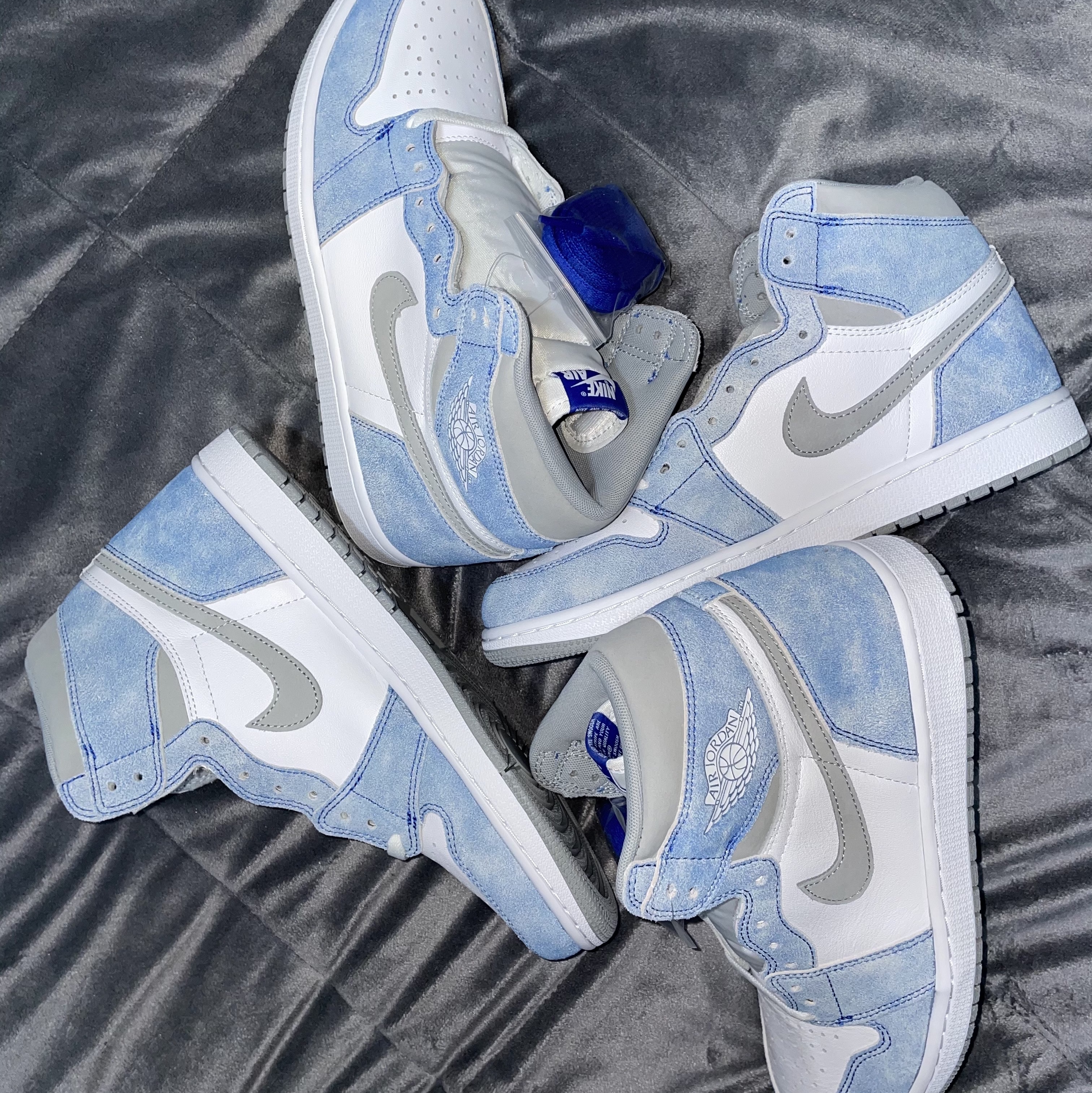 Jordan 1 Retro High OG Hyper Royal 착용 스타일