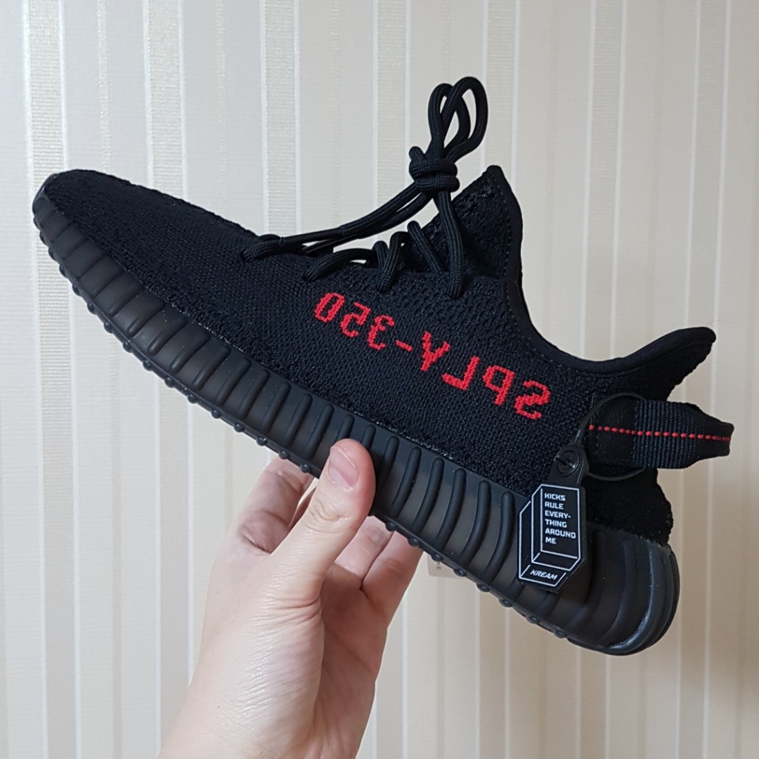 Adidas Yeezy Boost 350 V2 Black Red 2020 착용 스타일