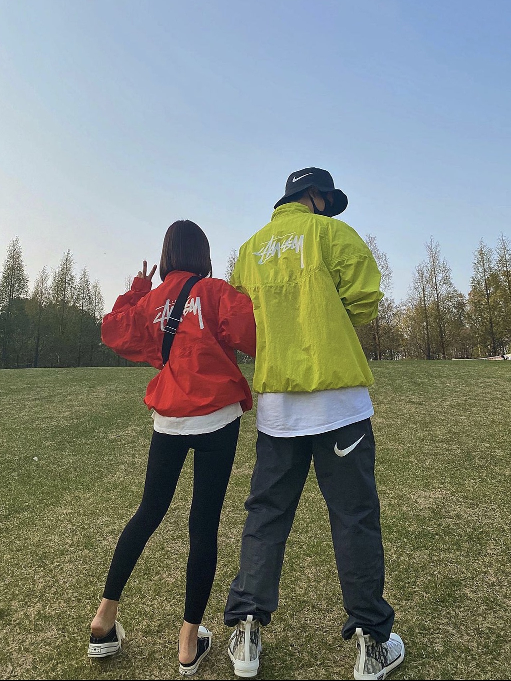 Dior B23 High Dior Oblique White & Black, Nike x Stussy Windrunner Jacket Habanero Red 착용 스타일