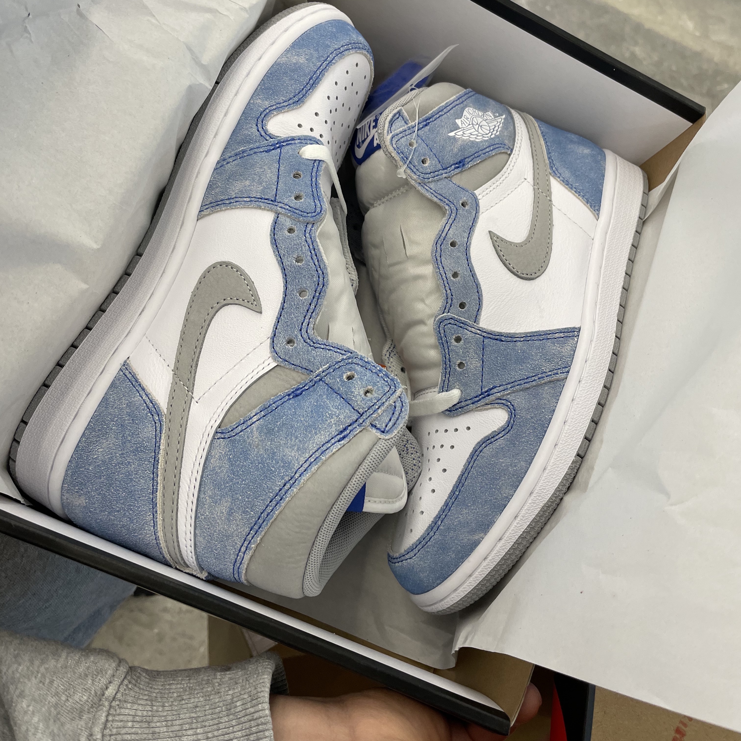 Jordan 1 Retro High OG Hyper Royal 착용 스타일
