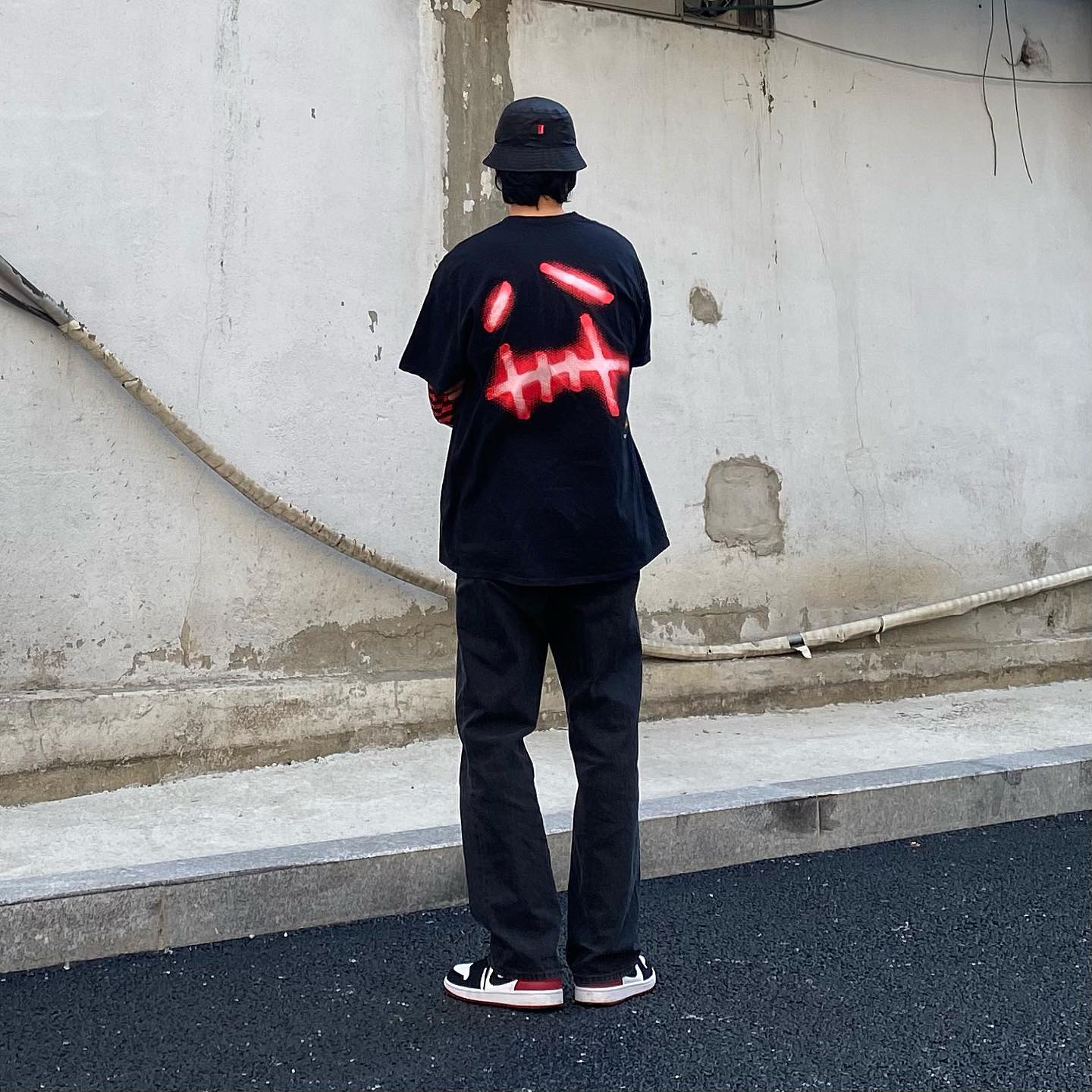 Jordan 1 Low Black Toe, Supreme x The North Face Snakeskin Packable Reversible Crusher Black - 18SS 착용 스타일 - 1