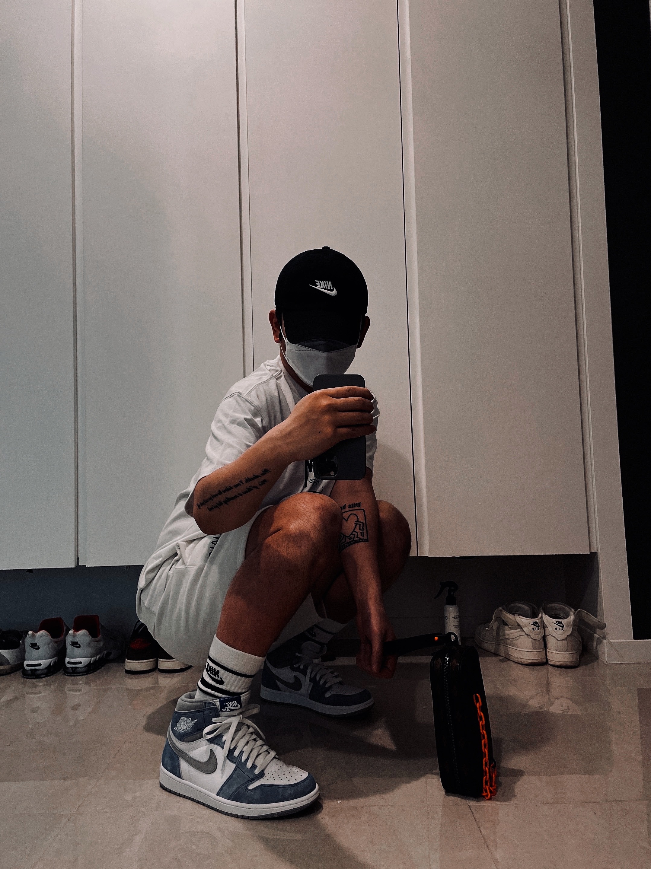 Jordan 1 Retro High OG Hyper Royal, Nike x Stussy WT T-Shirt White - Asia 착용 스타일