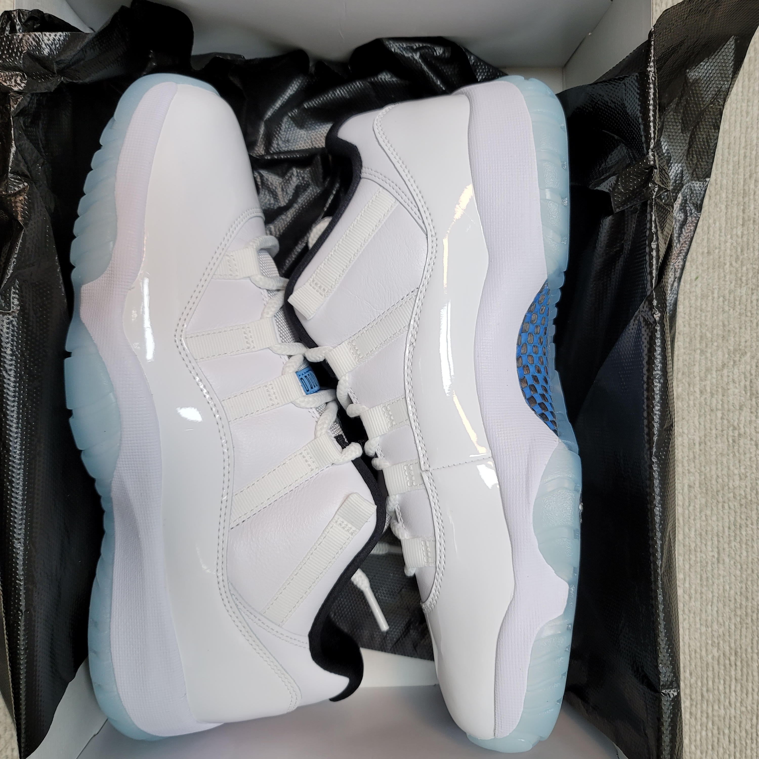 Jordan 11 Retro Low Legend Blue 착용 스타일 - 1