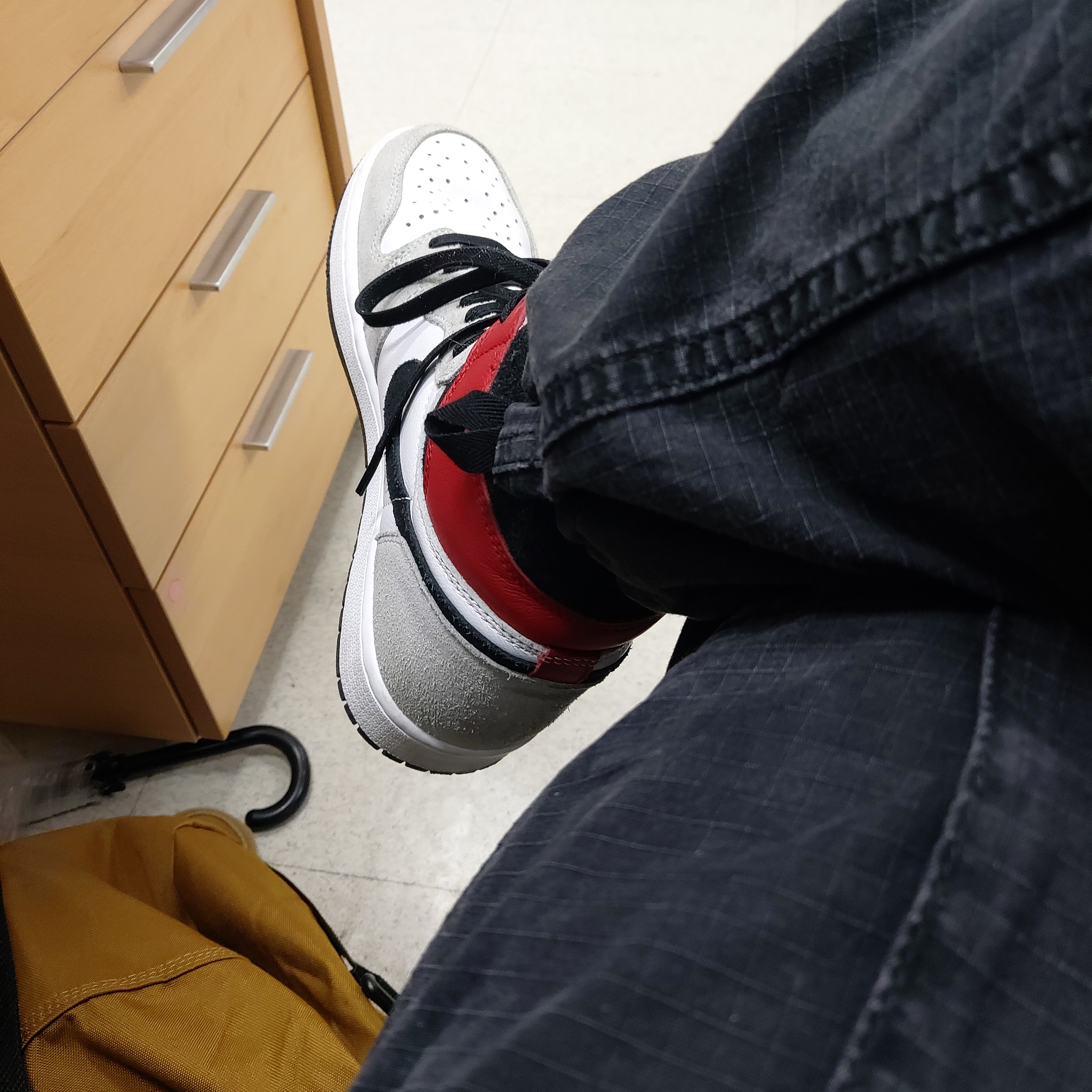 Jordan 1 Retro High OG Light Smoke Grey 착용 스타일