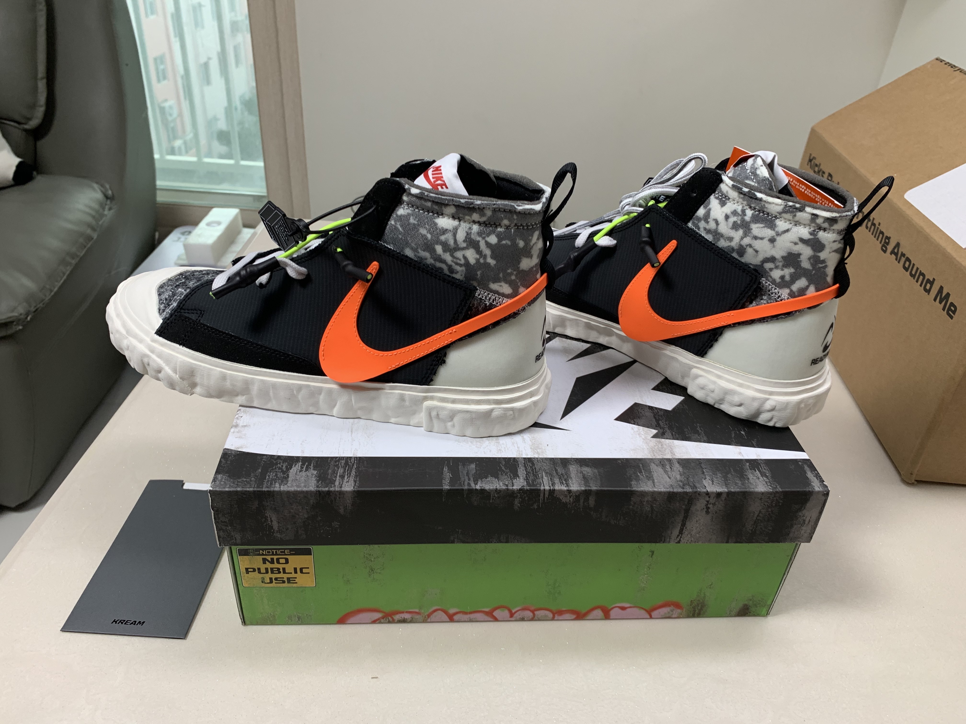 Nike x Readymade Blazer Mid Black 착용 스타일 - 3