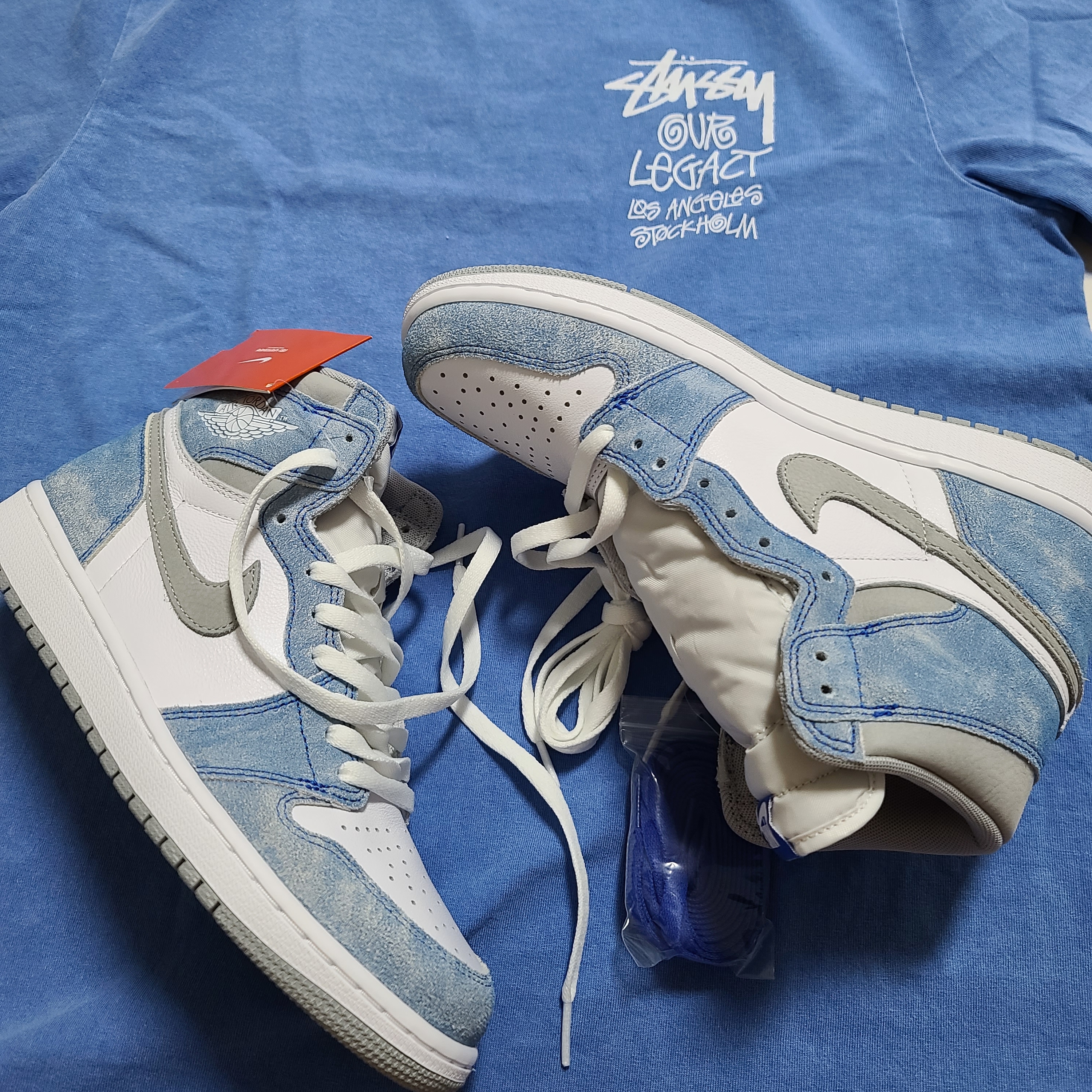 Jordan 1 Retro High OG Hyper Royal, Stussy x Our Legacy Surfman T-Shirt Blue - 21SS 착용 스타일