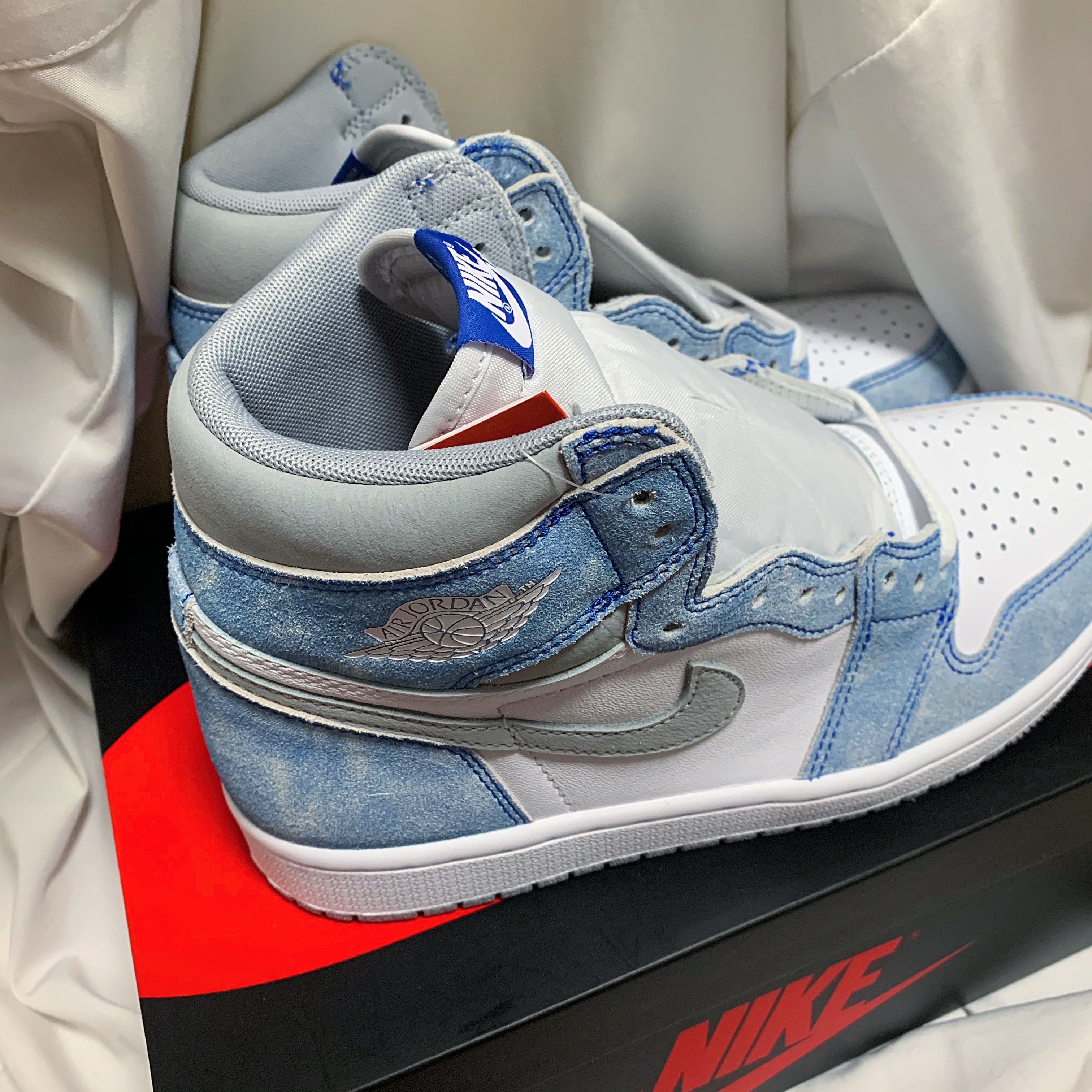 Jordan 1 Retro High OG Hyper Royal 착용 스타일