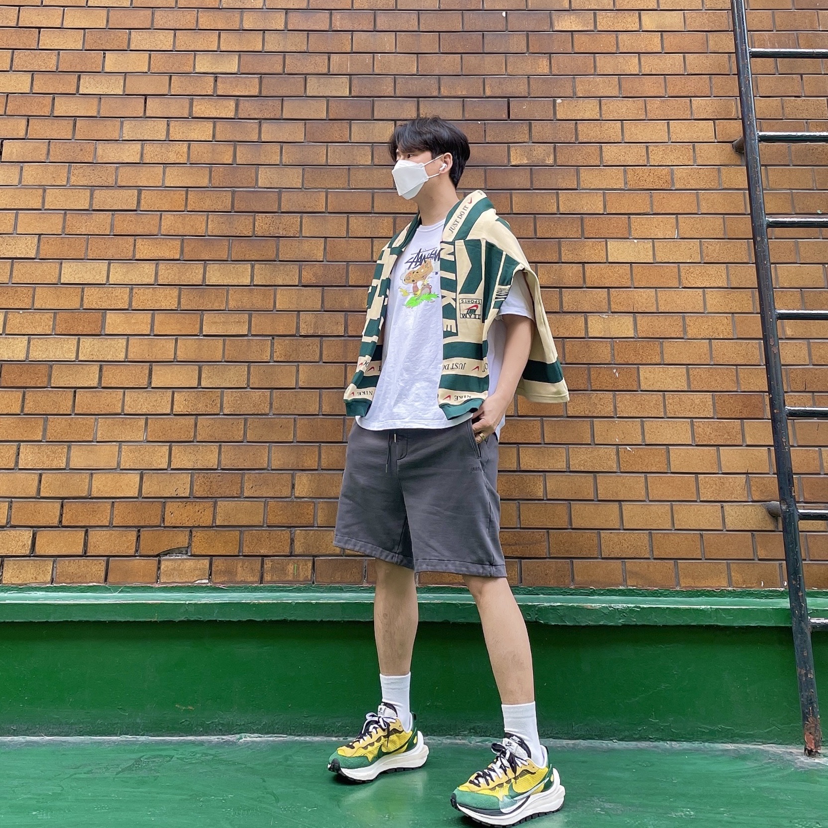 Nike x Sacai VaporWaffle Tour Yellow & Gorge Green Sail, Nike x Cactus Plant Flea Market Long Sleeve Polo Natural - US/EU 착용 스타일