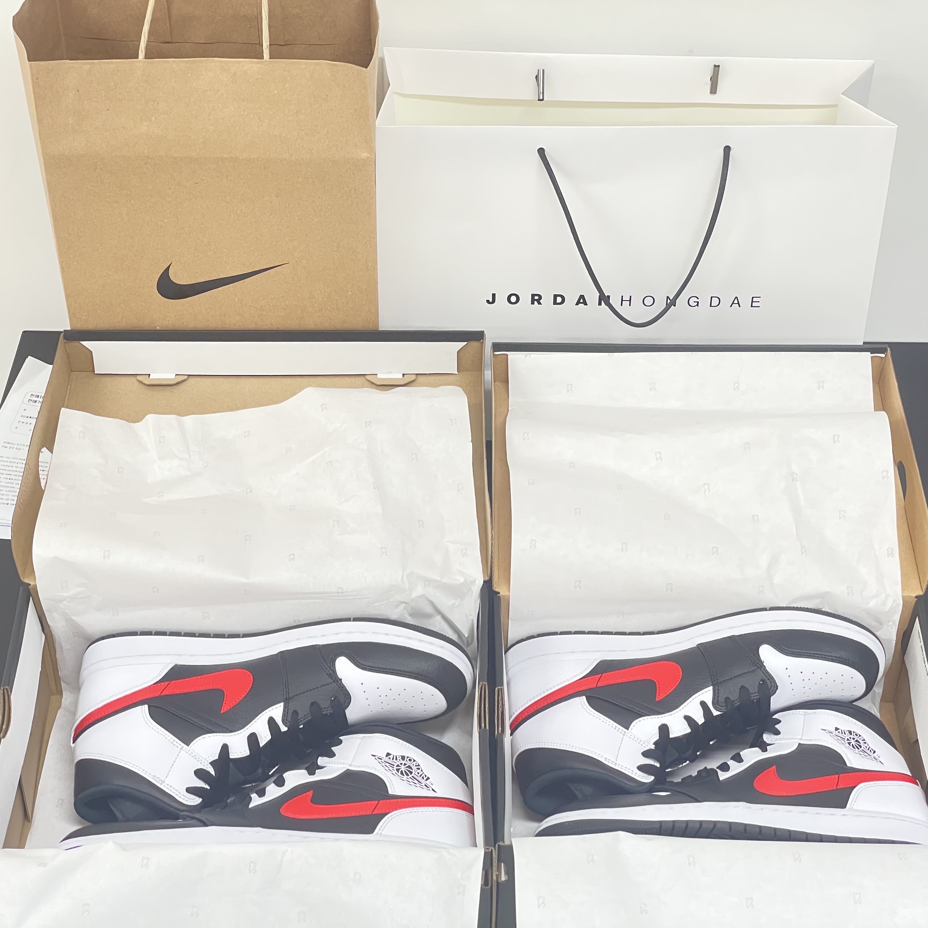 Jordan 1 Mid Black Chile Red 착용 스타일 - 2