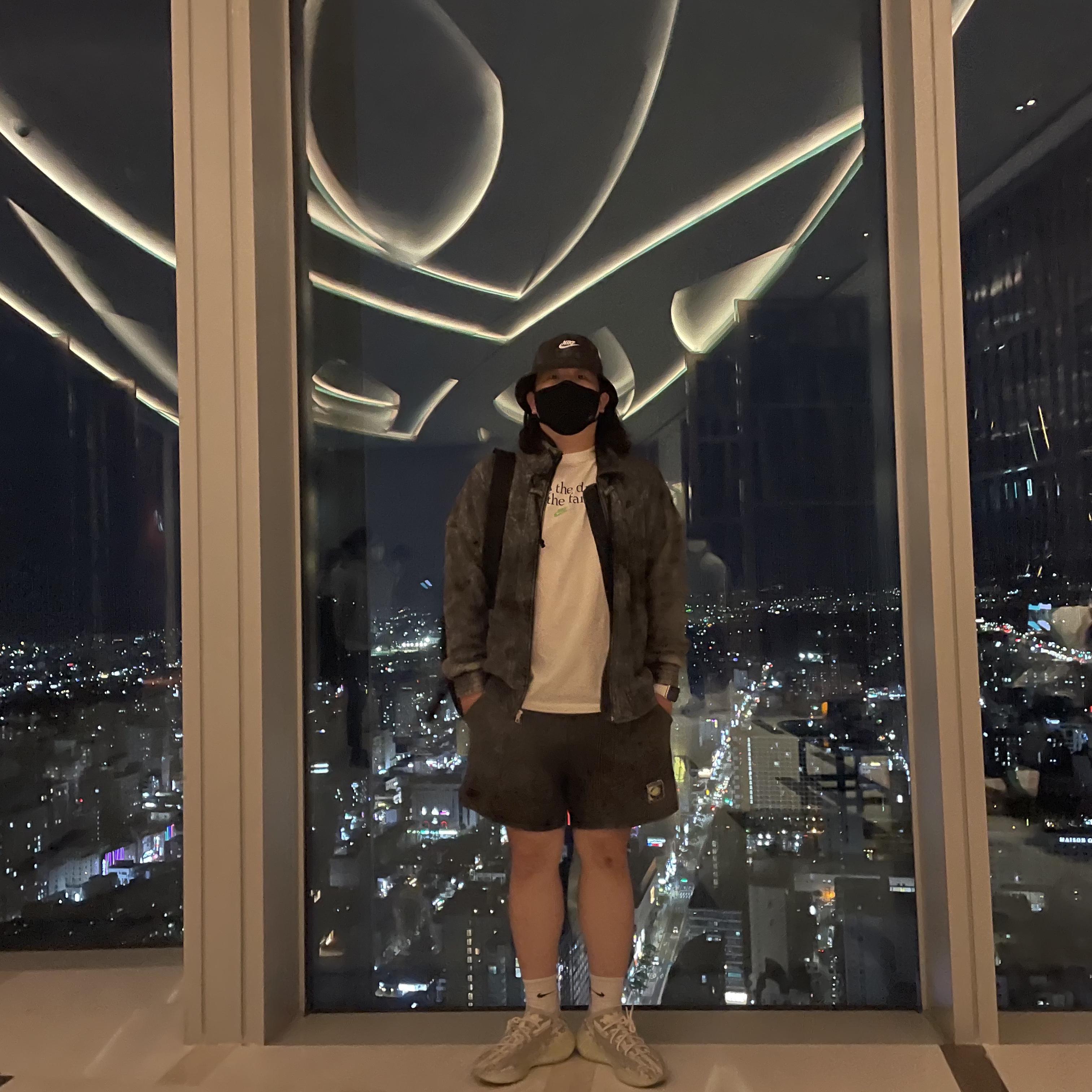 Adidas Yeezy Boost 380 Alien 착용 스타일 - 1