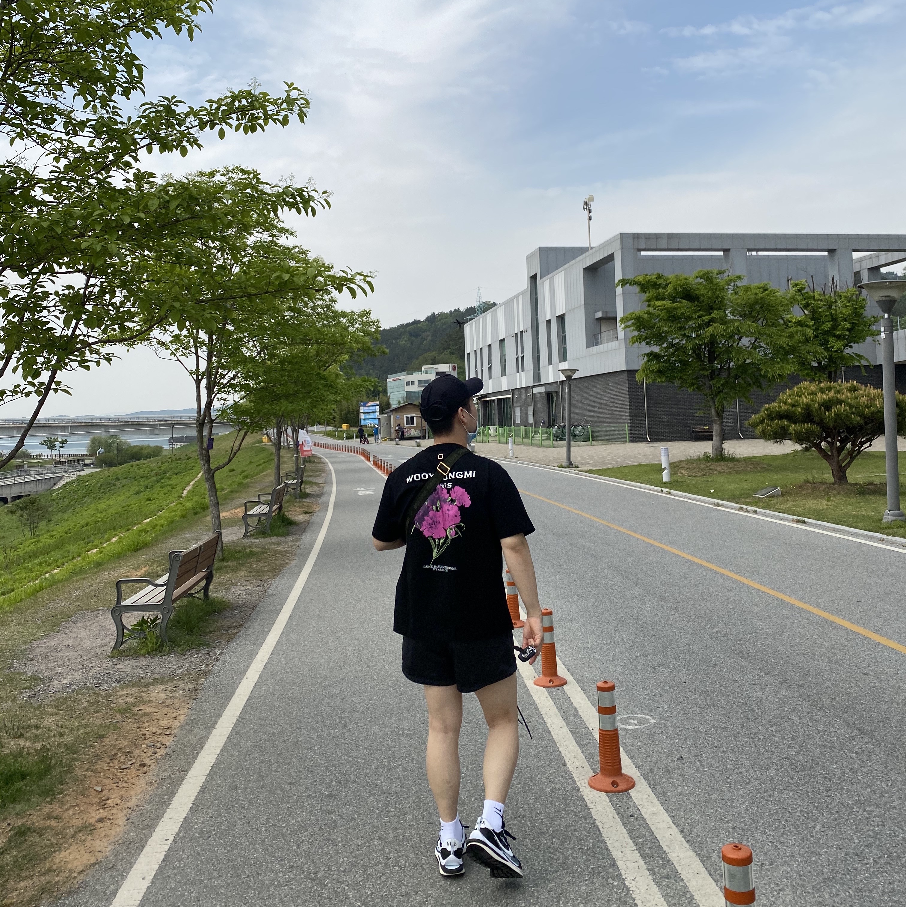 Nike x Sacai VaporWaffle Black White, Nike x Fear of God Basketball Shorts Off Noir 착용 스타일