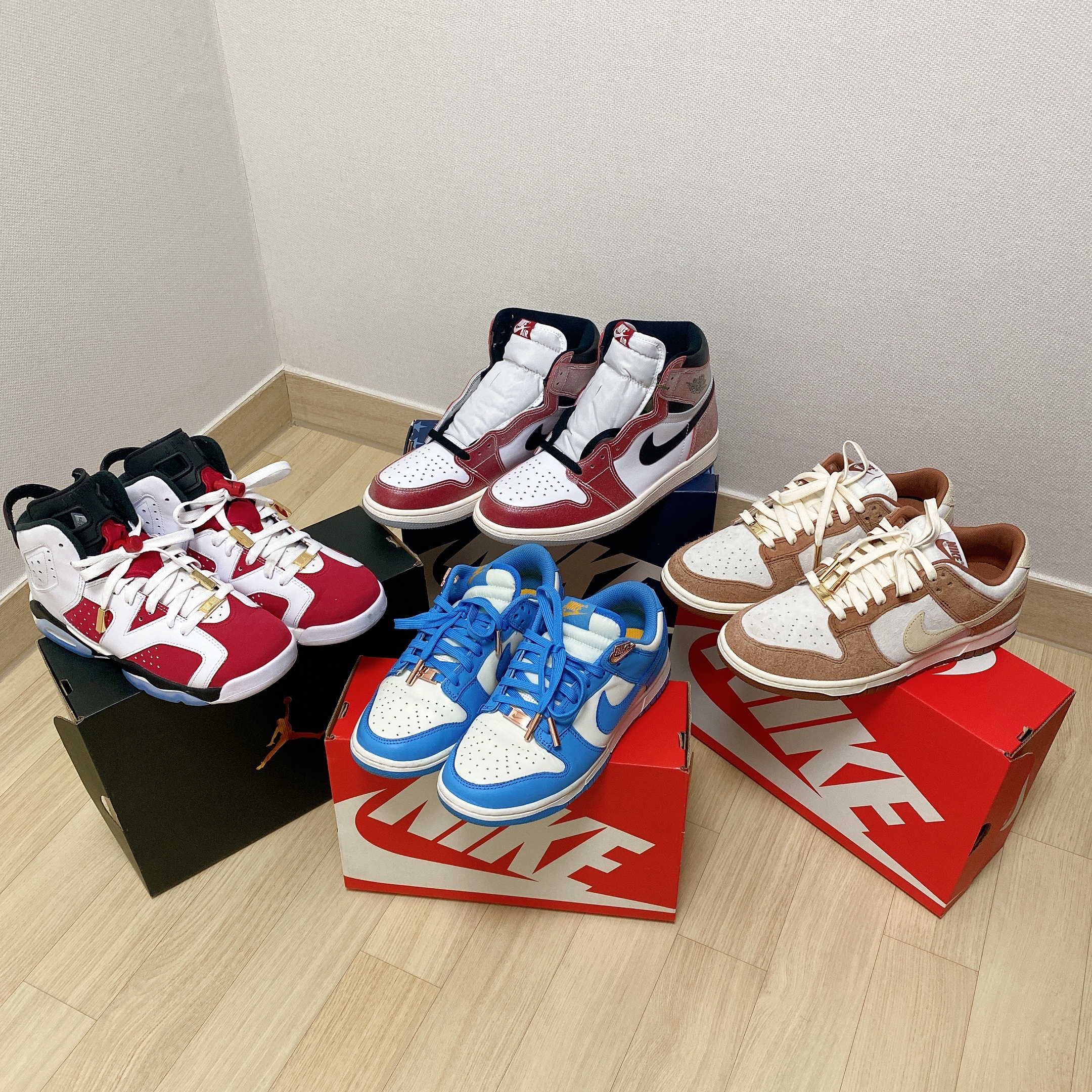 Jordan 1 x Trophy Room Retro High OG SP Chicago, (W) Nike Dunk Low Coast 착용 스타일