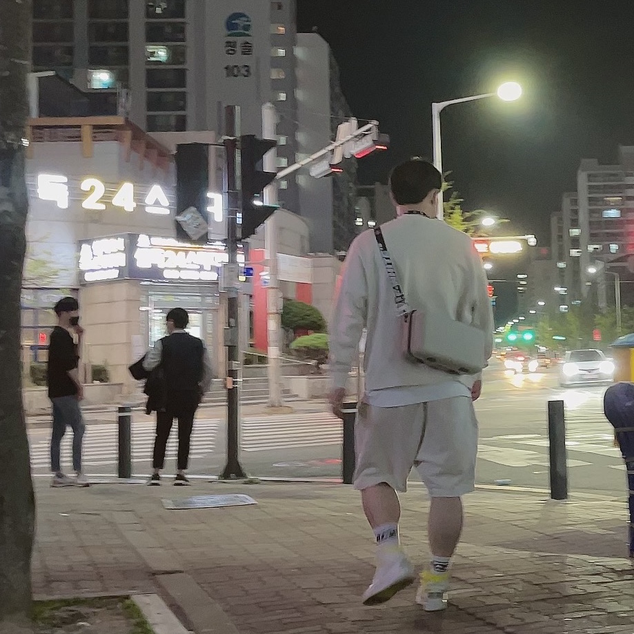 Off-White x Amore Pacific Protection Box (Without Cosmetics), Jordan 1 Retro High OG First Class Flight 착용 스타일 - 2