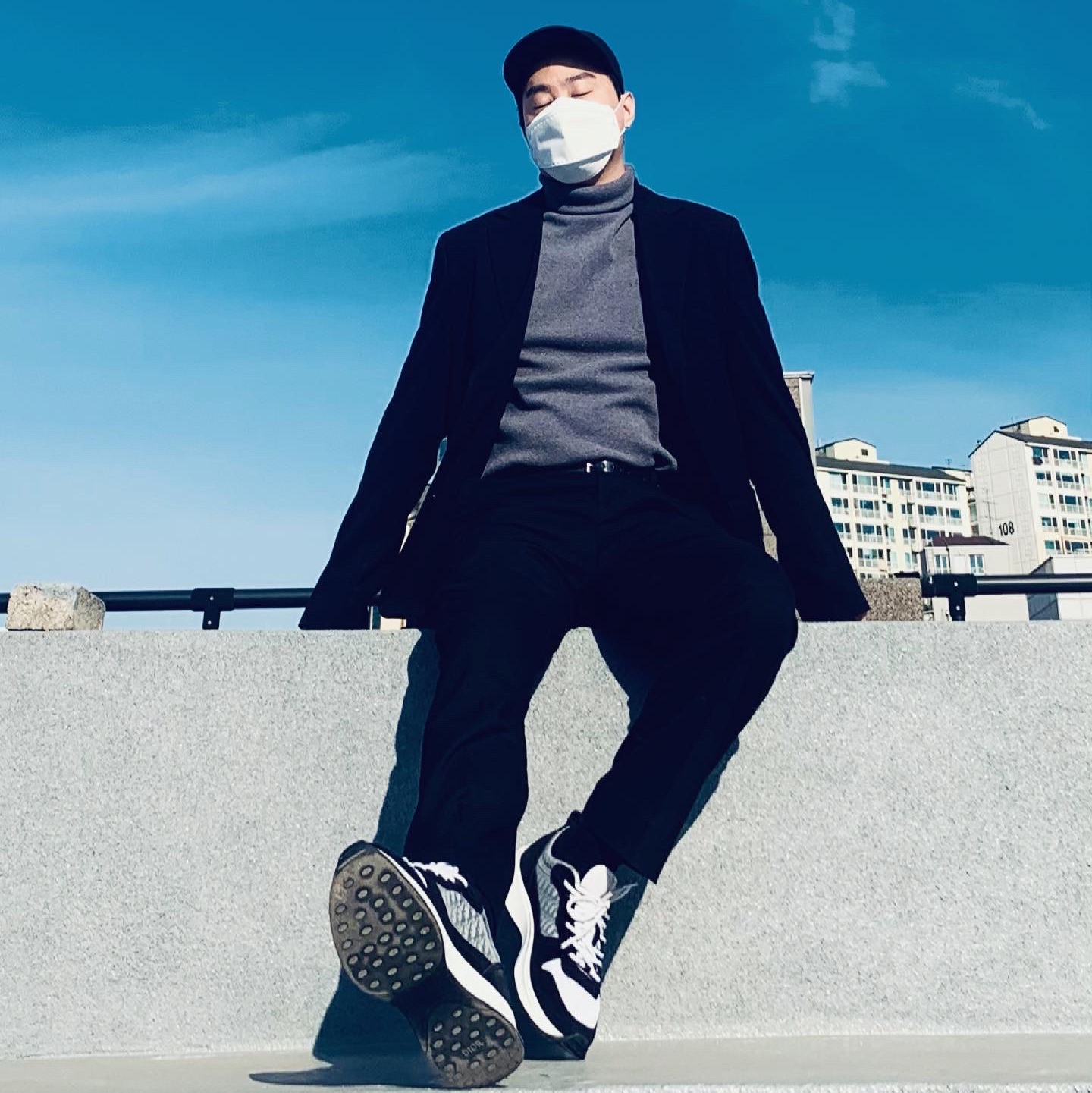 Dior B25 Low Neoprene and Mesh Black 착용 스타일