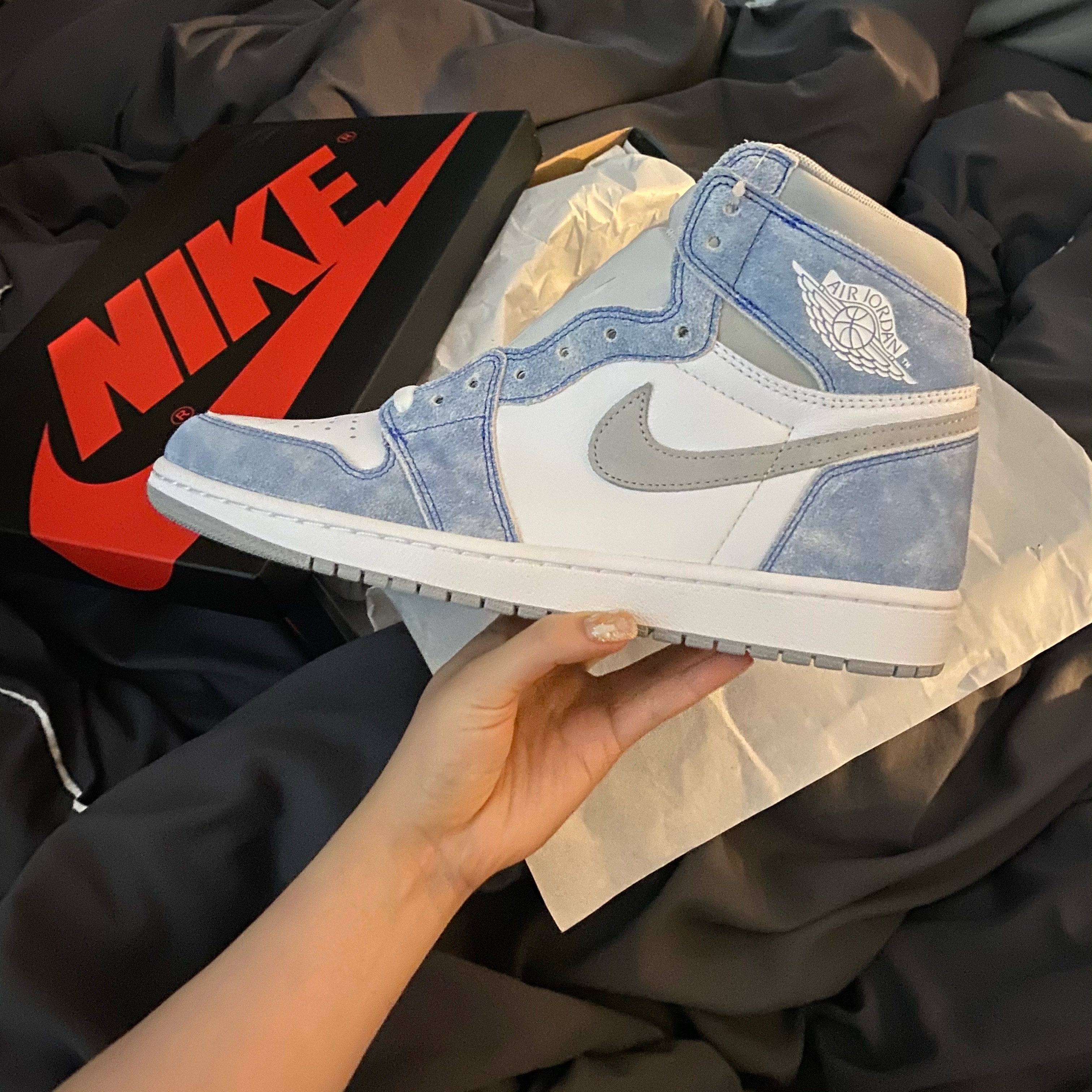 Jordan 1 Retro High OG Hyper Royal 착용 스타일 - 2