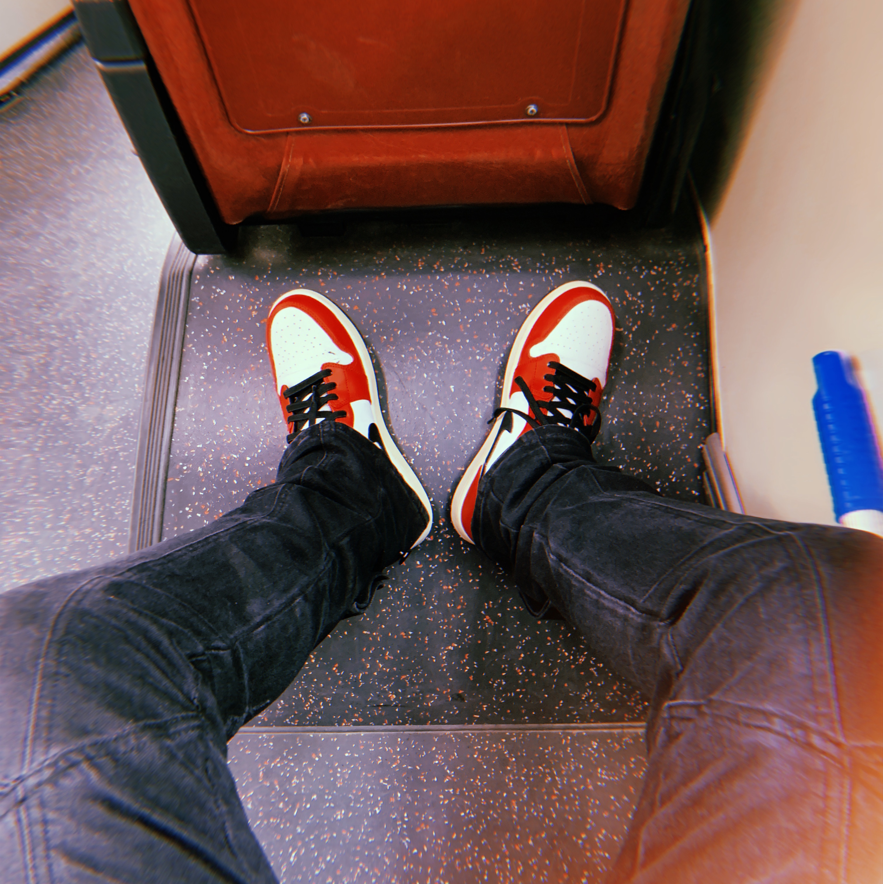 Jordan 1 Mid Chicago Black Toe 착용 스타일 - 1