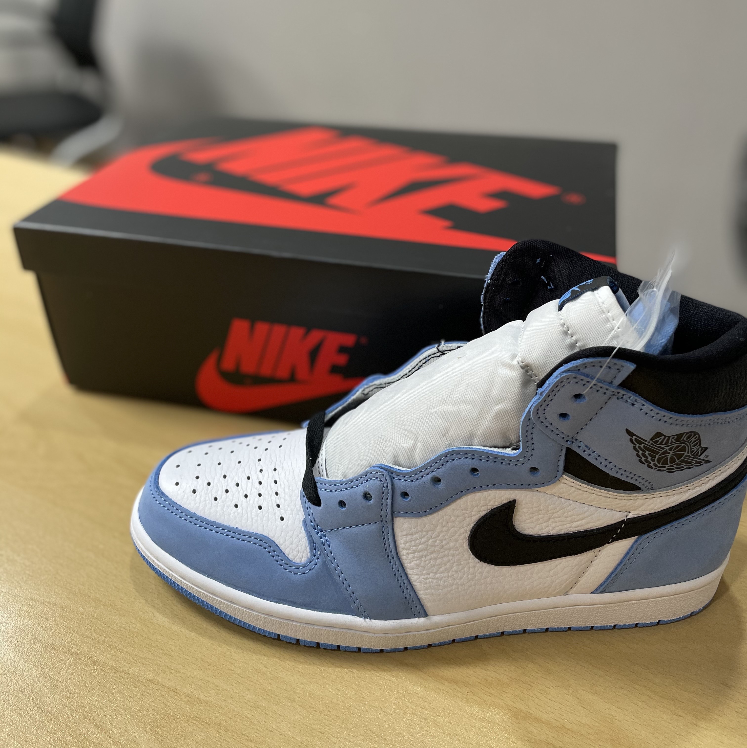 Jordan 1 Retro High OG University Blue 착용 스타일