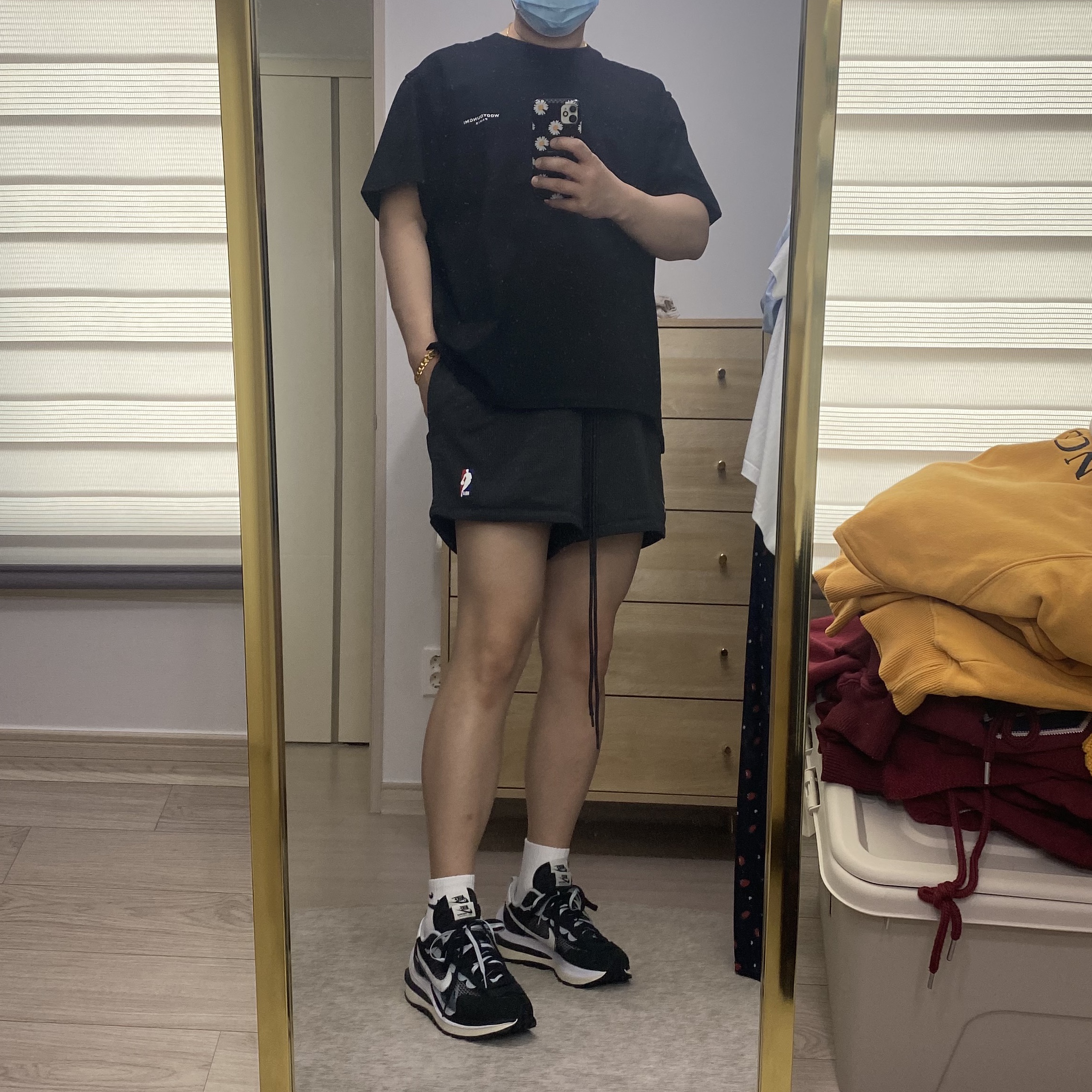 Nike x Sacai VaporWaffle Black White, Nike x Fear of God Basketball Shorts Off Noir 착용 스타일 - 1