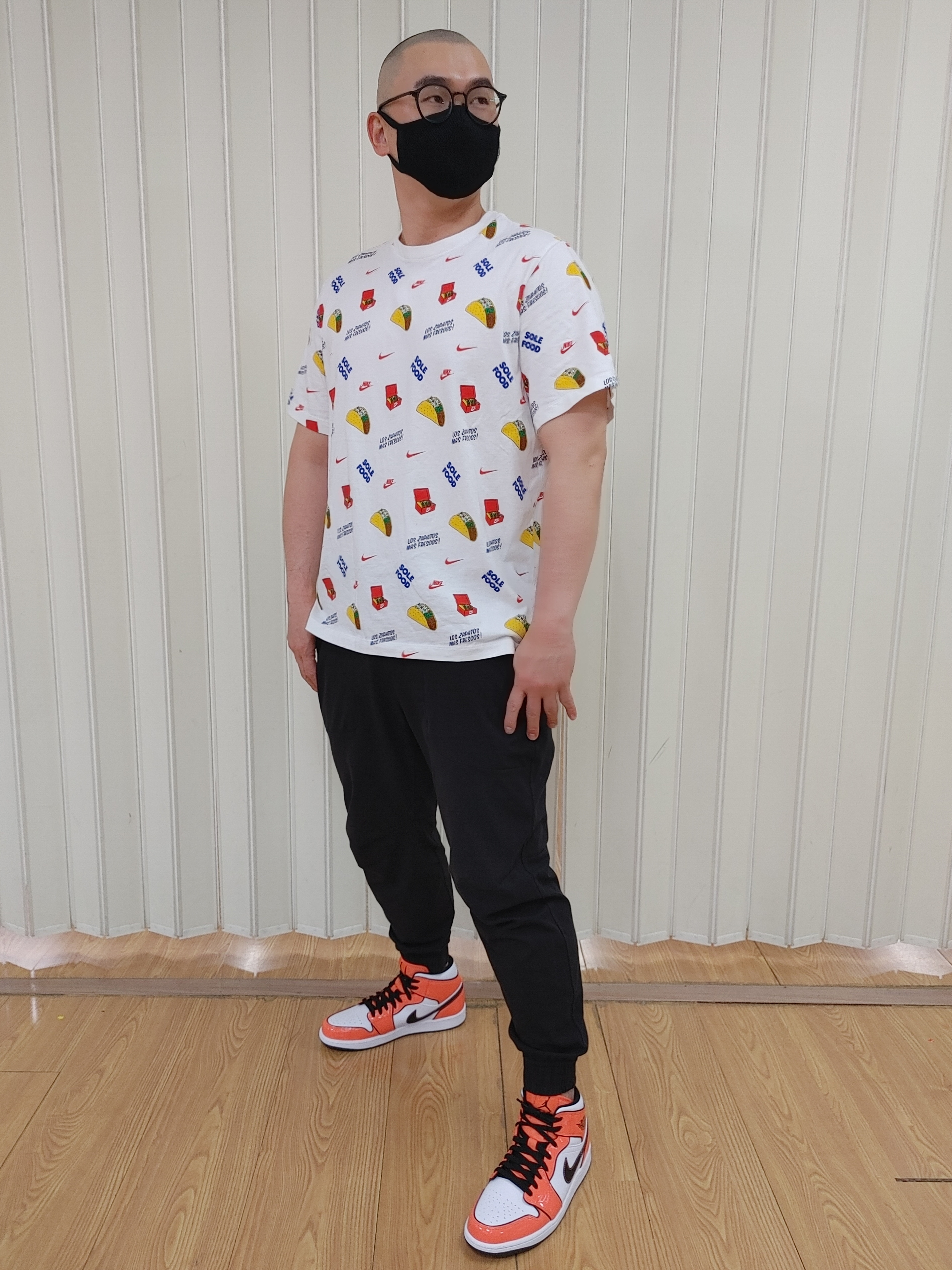 Jordan 1 Mid SE Turf Orange 착용 스타일