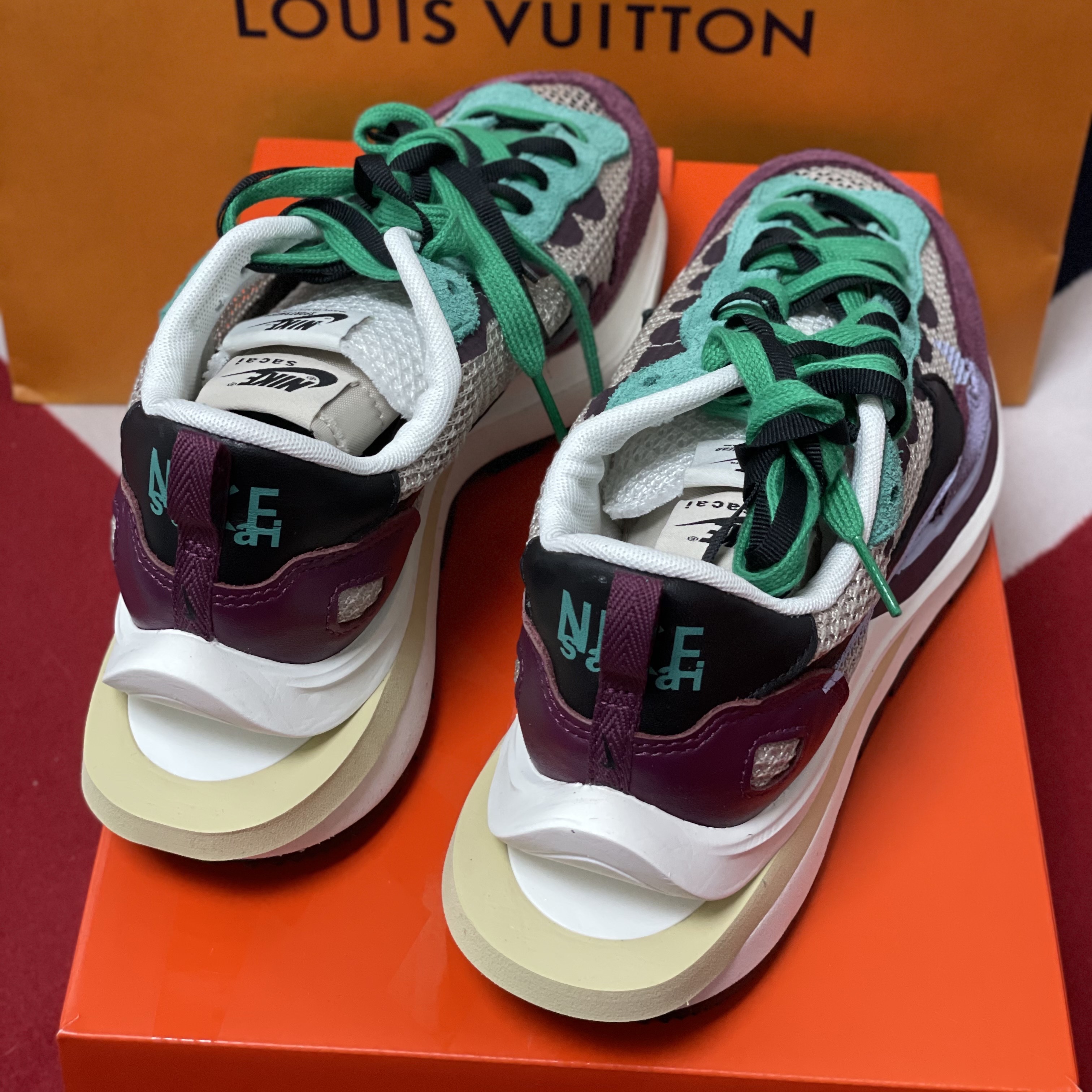 Nike x Sacai VaporWaffle String & Black Villain Red 착용 스타일 - 4
