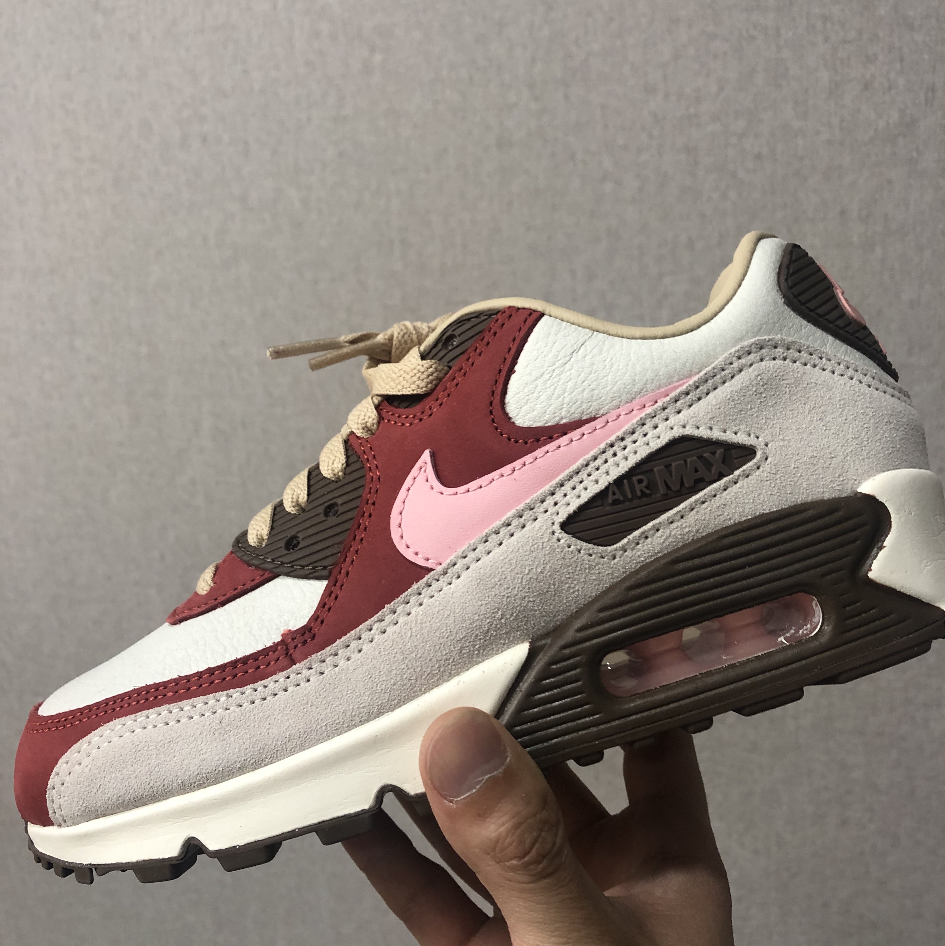 Nike Air Max 90 NRG Bacon 착용 스타일