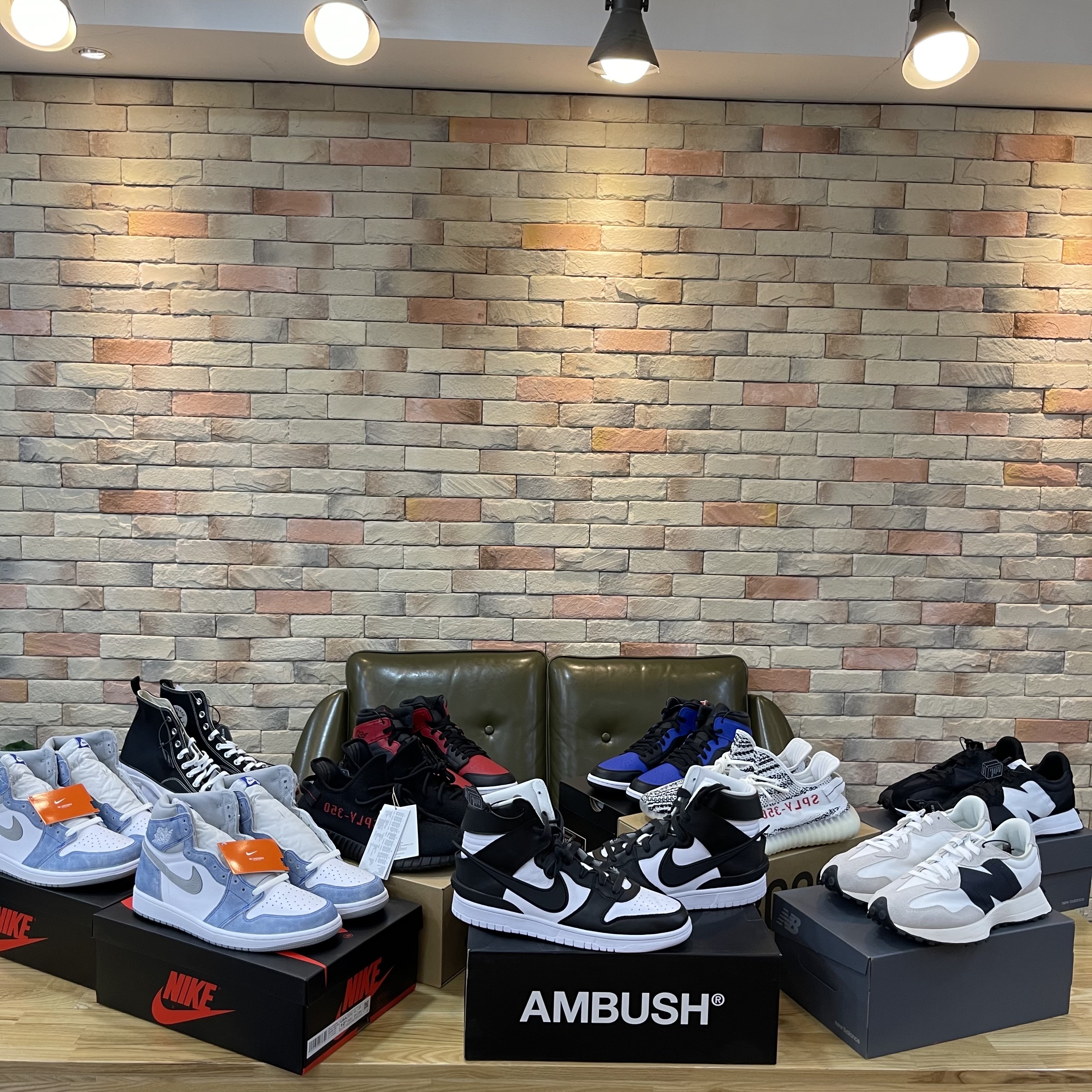 Jordan 1 Retro High OG Hyper Royal, Nike x Ambush Dunk High Black 착용 스타일 - 1