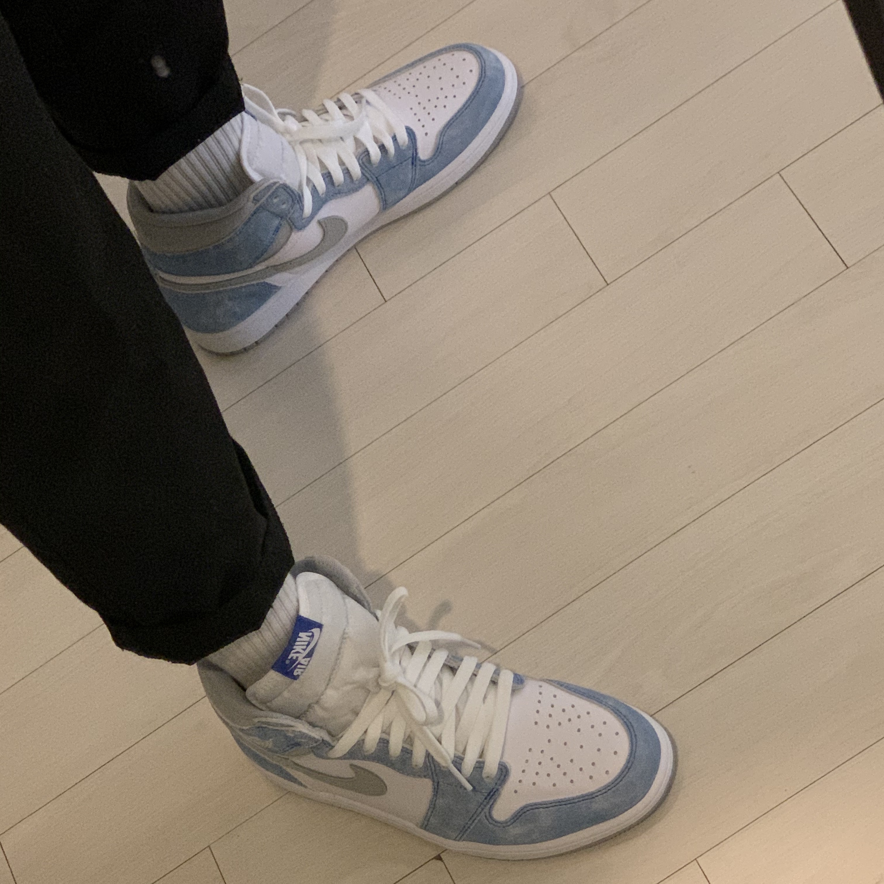 Jordan 1 Retro High OG Hyper Royal 착용 스타일 - 2