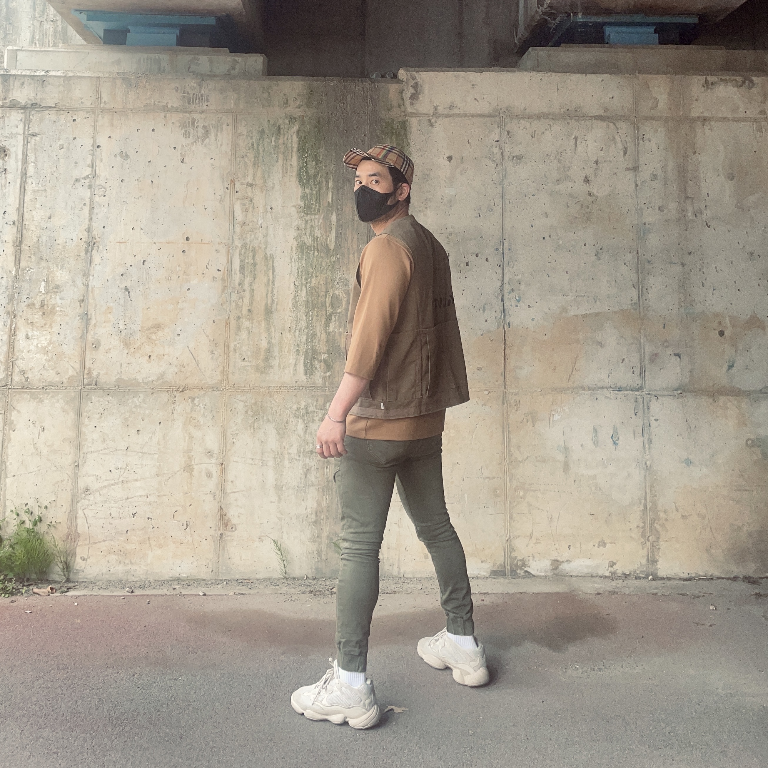 Adidas Yeezy 500 Blush 2018 착용 스타일 - 1