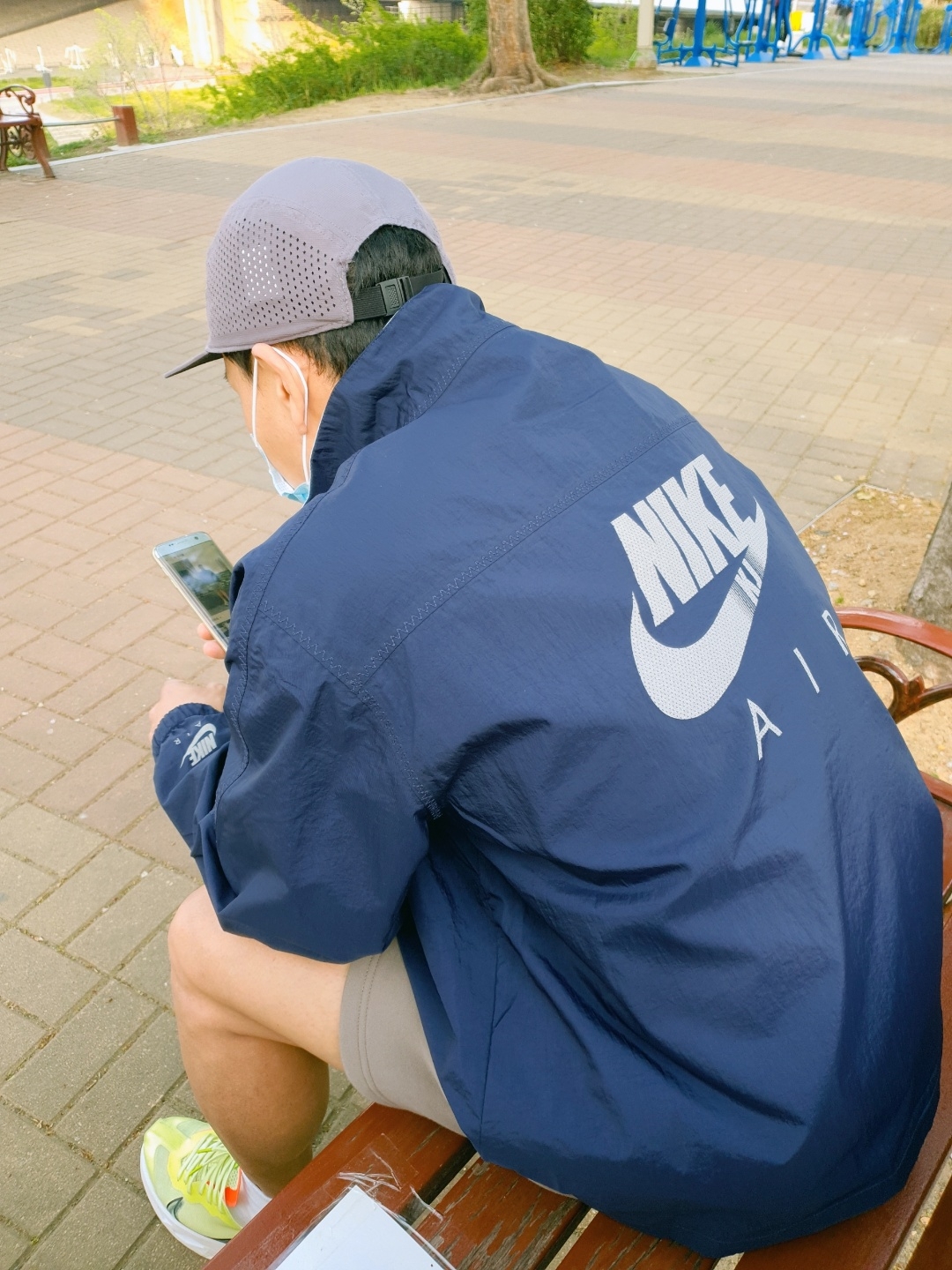 Nike x Kim Jones Reversible Wind Breaker Navy - Asia, Essentials Fleece Shorts Taupe - 20FW 착용 스타일 - 3