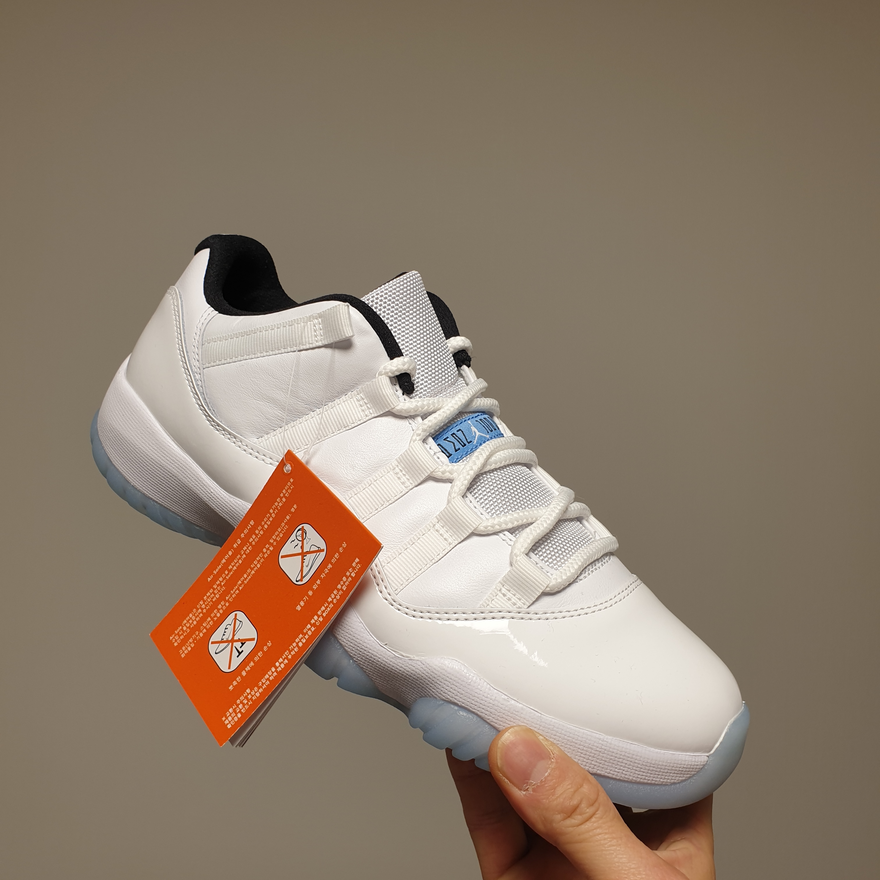 Jordan 11 Retro Low Legend Blue 착용 스타일 - 1