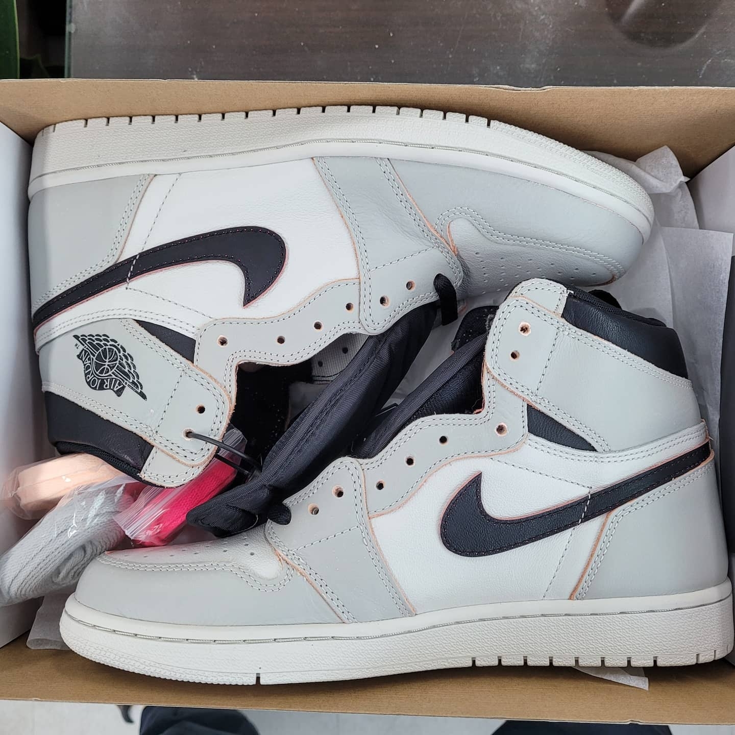 Jordan 1 Retro High OG Defiant SB NYC to Paris 착용 스타일 - 1
