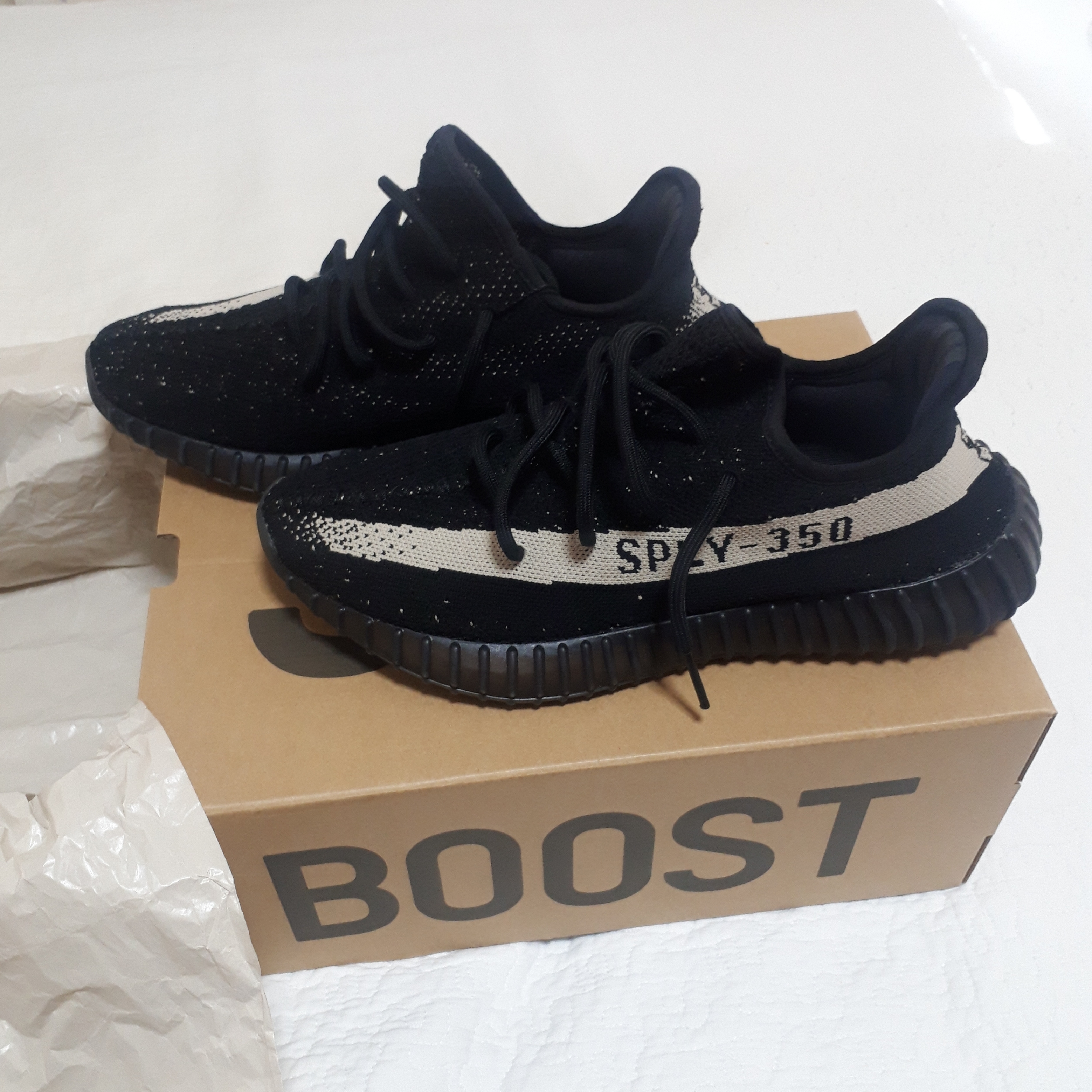 Adidas Yeezy Boost 350 V2 Core Black White 2016, Nike Air More Uptempo Olympic 2020 착용 스타일 - 2