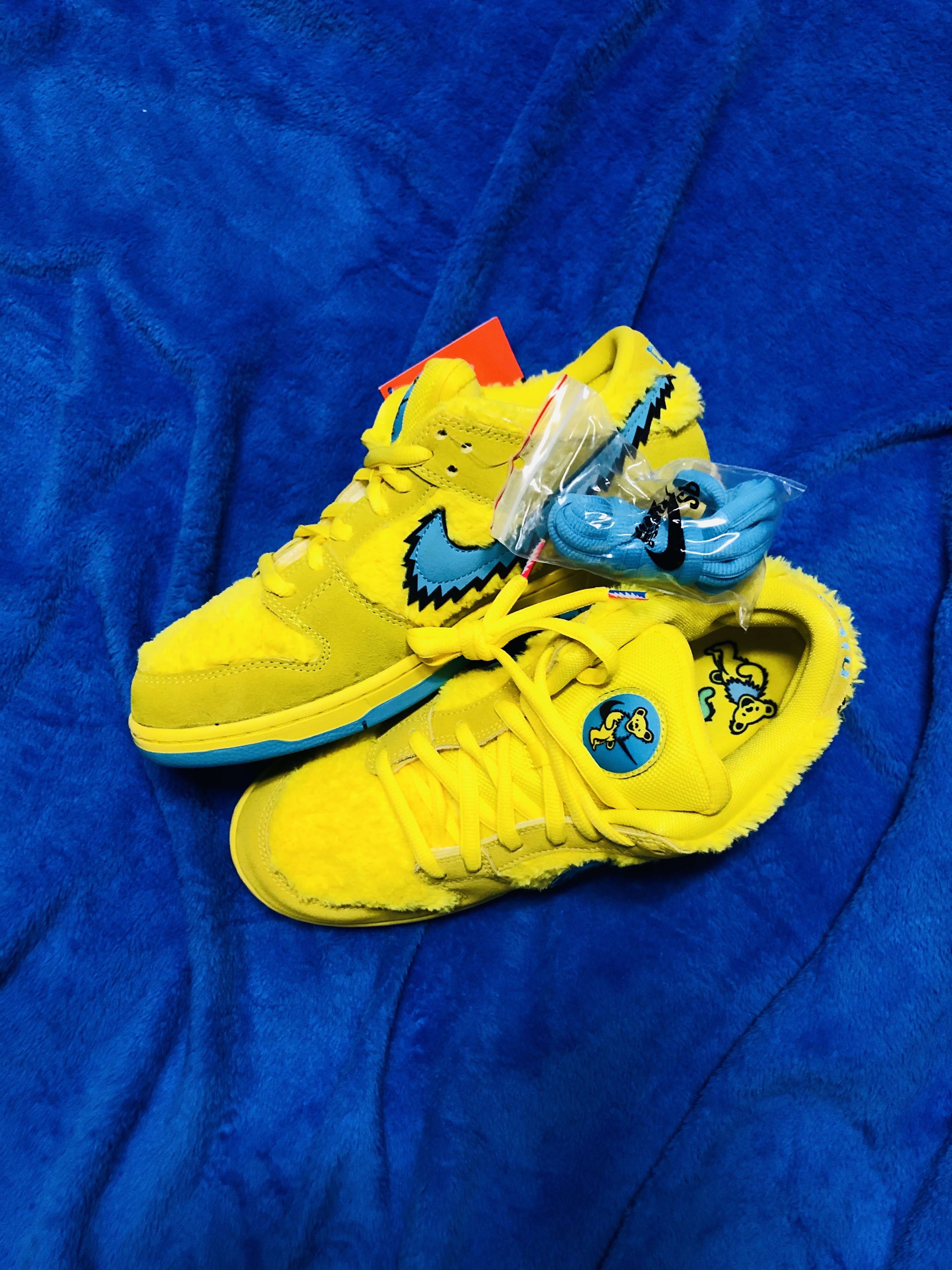 Nike x Grateful Dead SB Dunk Low Yellow Bear ์ฐฉ์ฉ ์คํ์ผ - 2