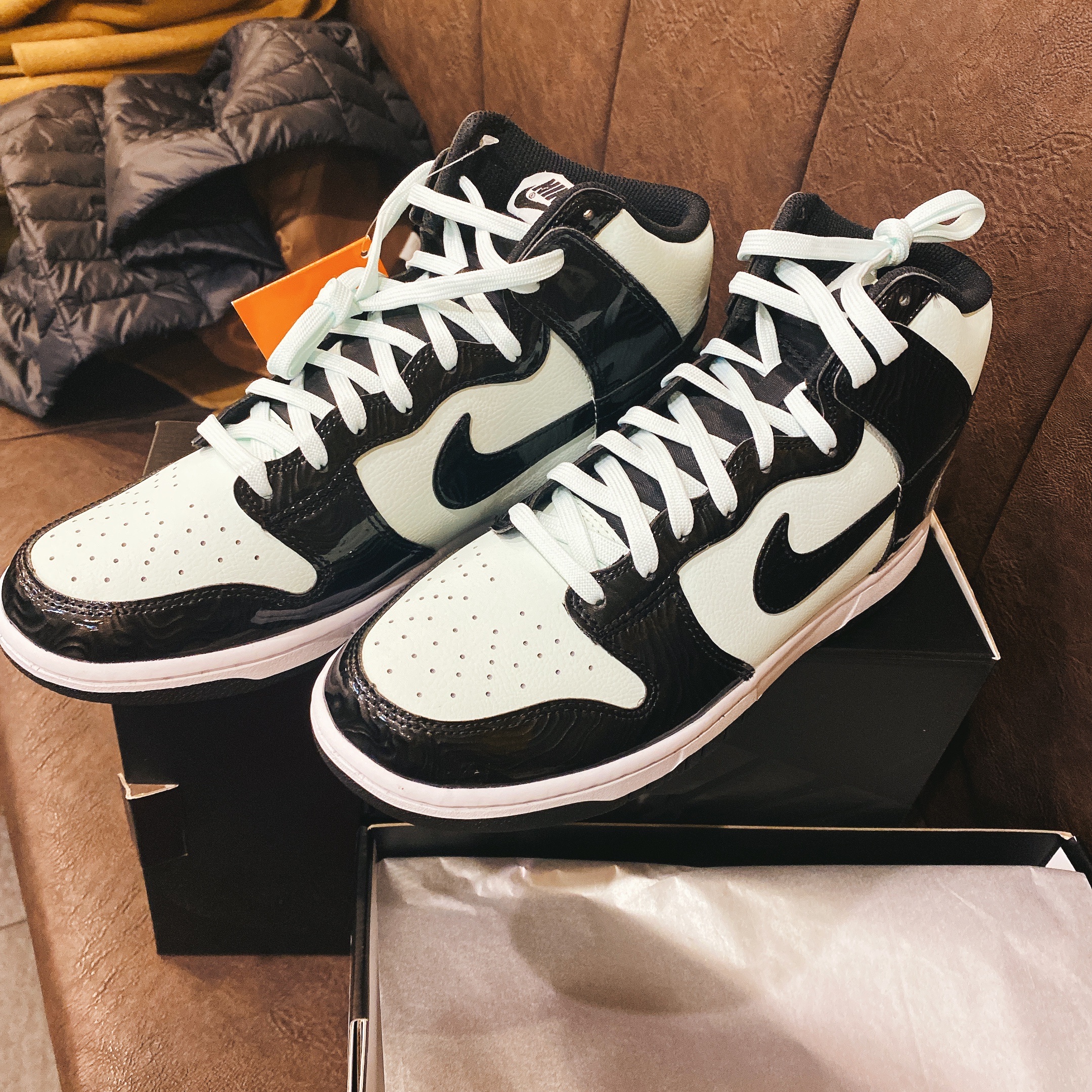 Nike Dunk High Barely Green 착용 스타일