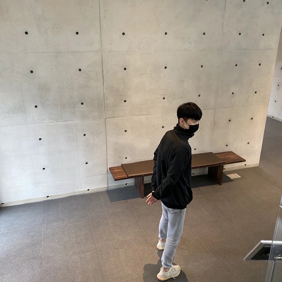 Adidas Yeezy Boost 350 V2 Citrin - Non-Reflective, Nike Big Swoosh Full Zip Jacket Black Volt 착용 스타일