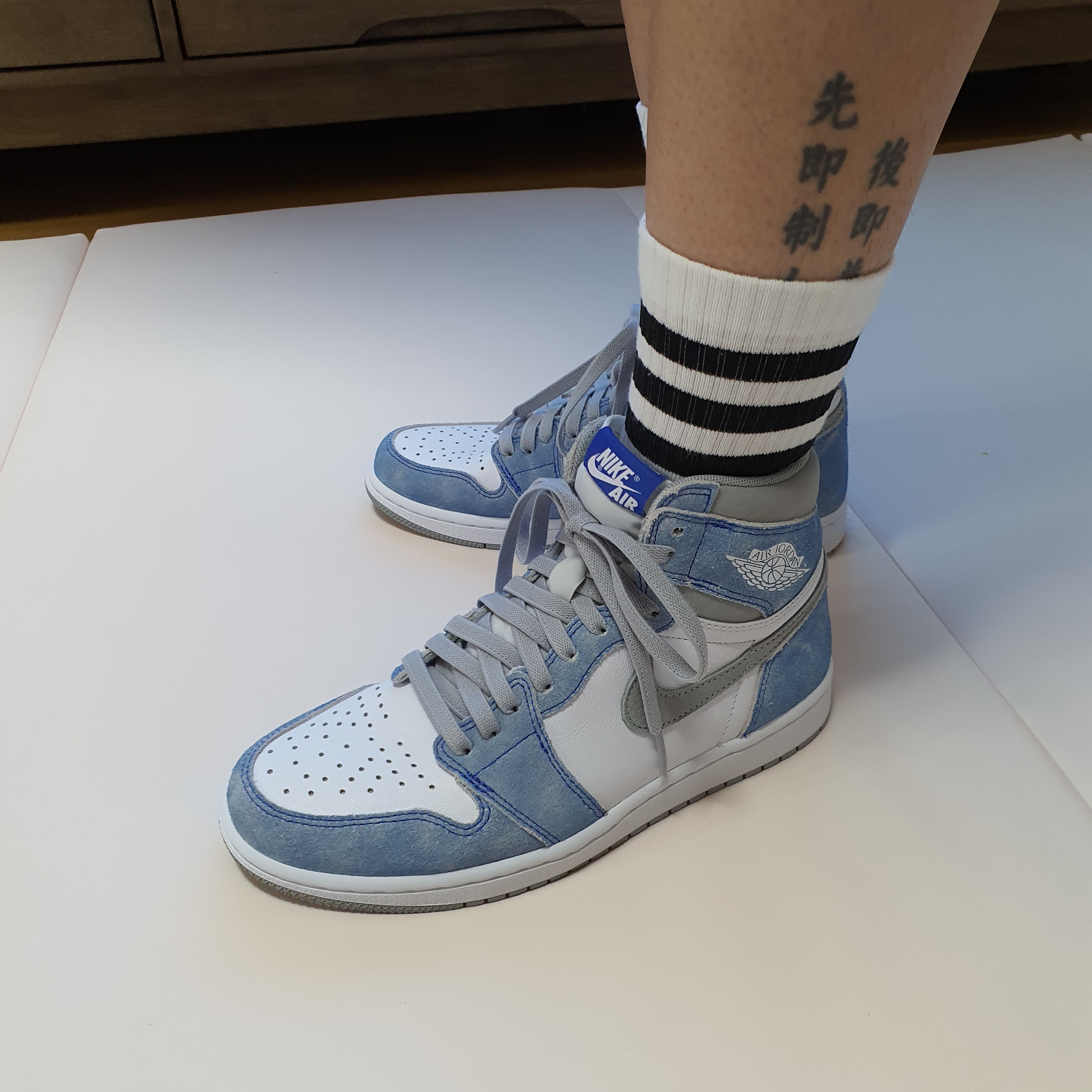 Jordan 1 Retro High OG Hyper Royal 착용 스타일
